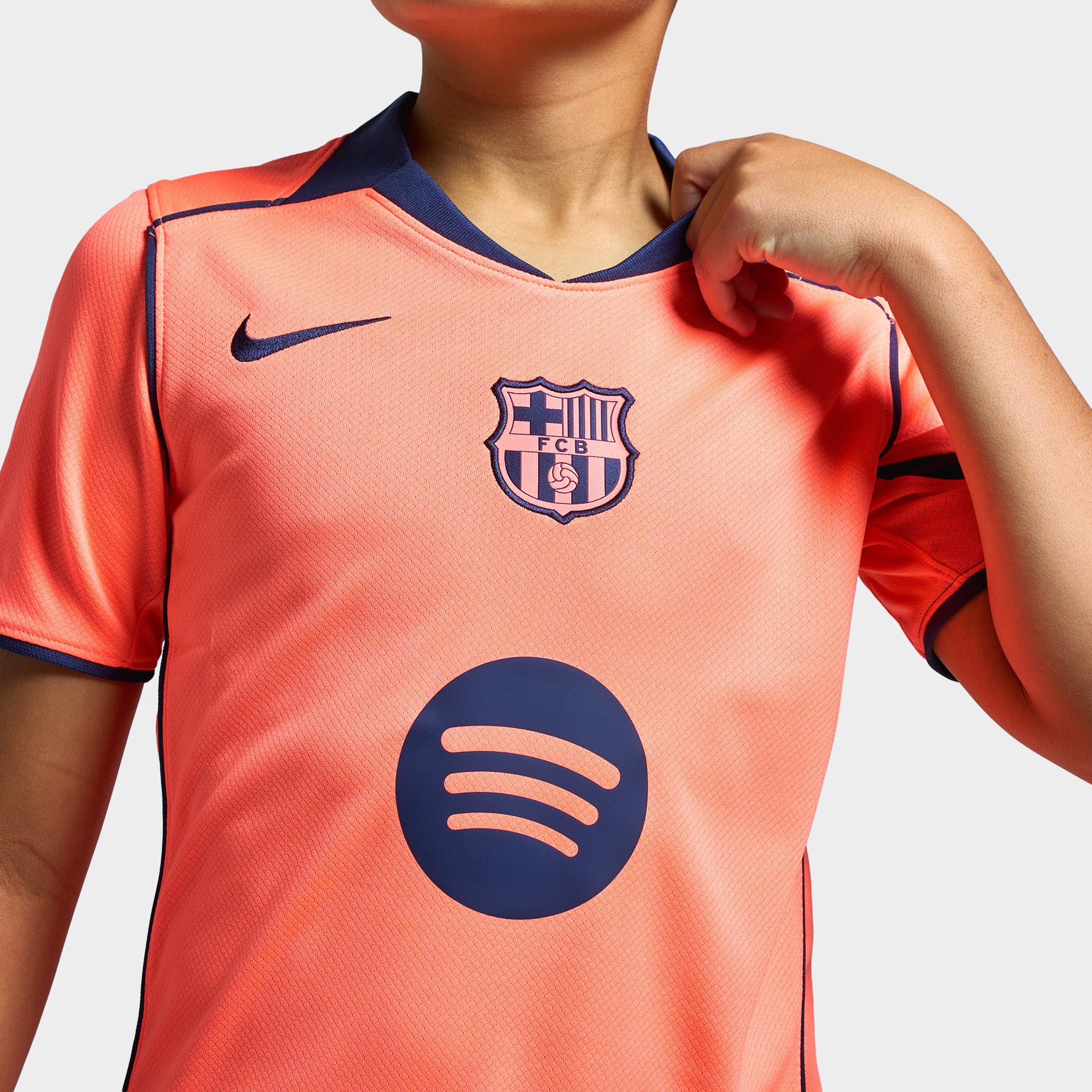 Nike Juniors' FCB 25/26 Jersey Stad 3R Bright Mango / Midnight Navy - Image 4
