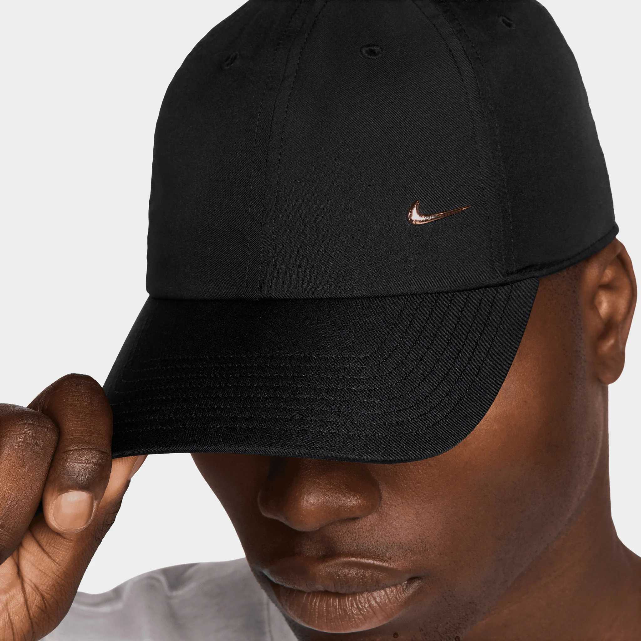 Nike Metal Swoosh Logo Cap Black / Metallic Gold - Image 4