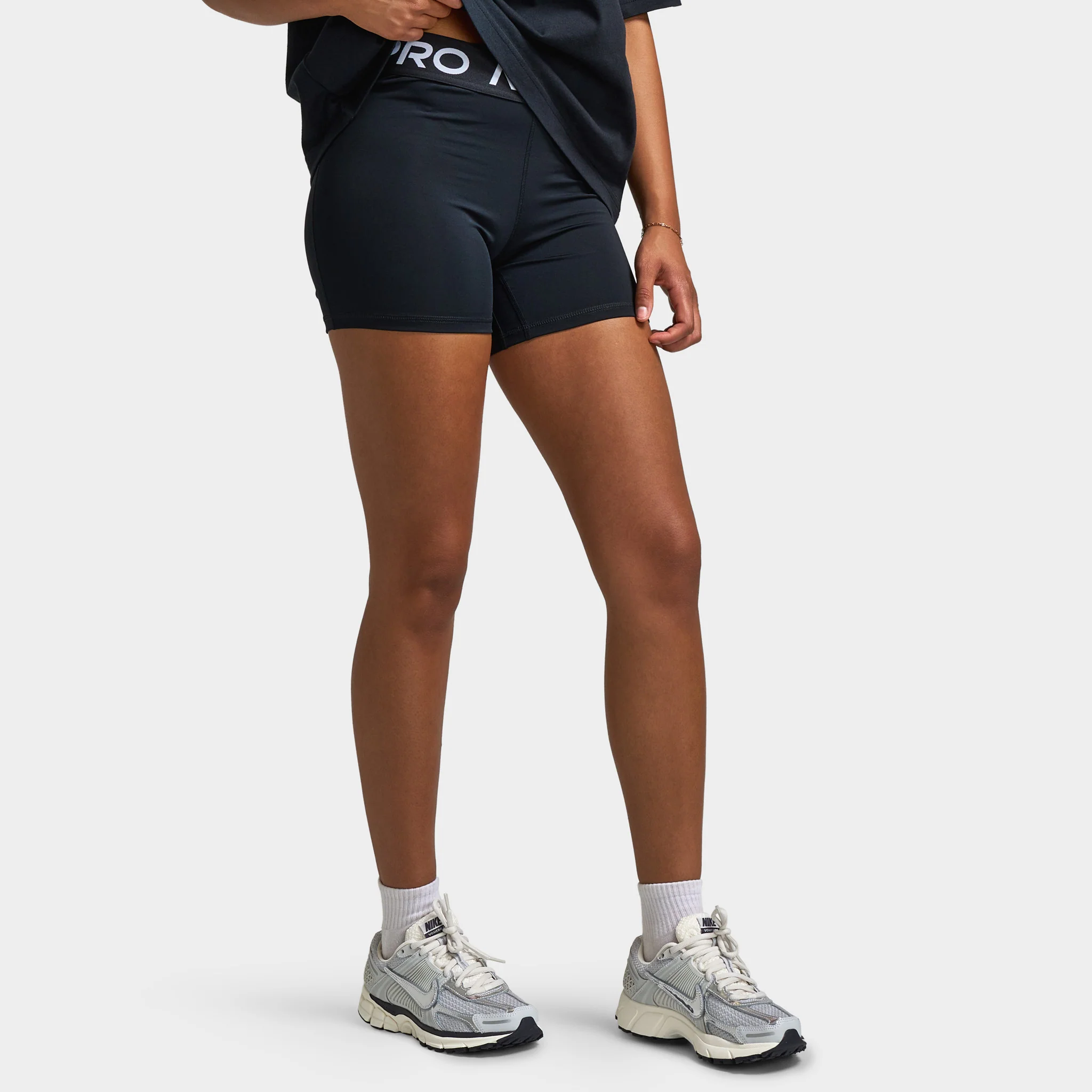 Nike Pro Women's 365 5" Shorts Black / White - Image 4
