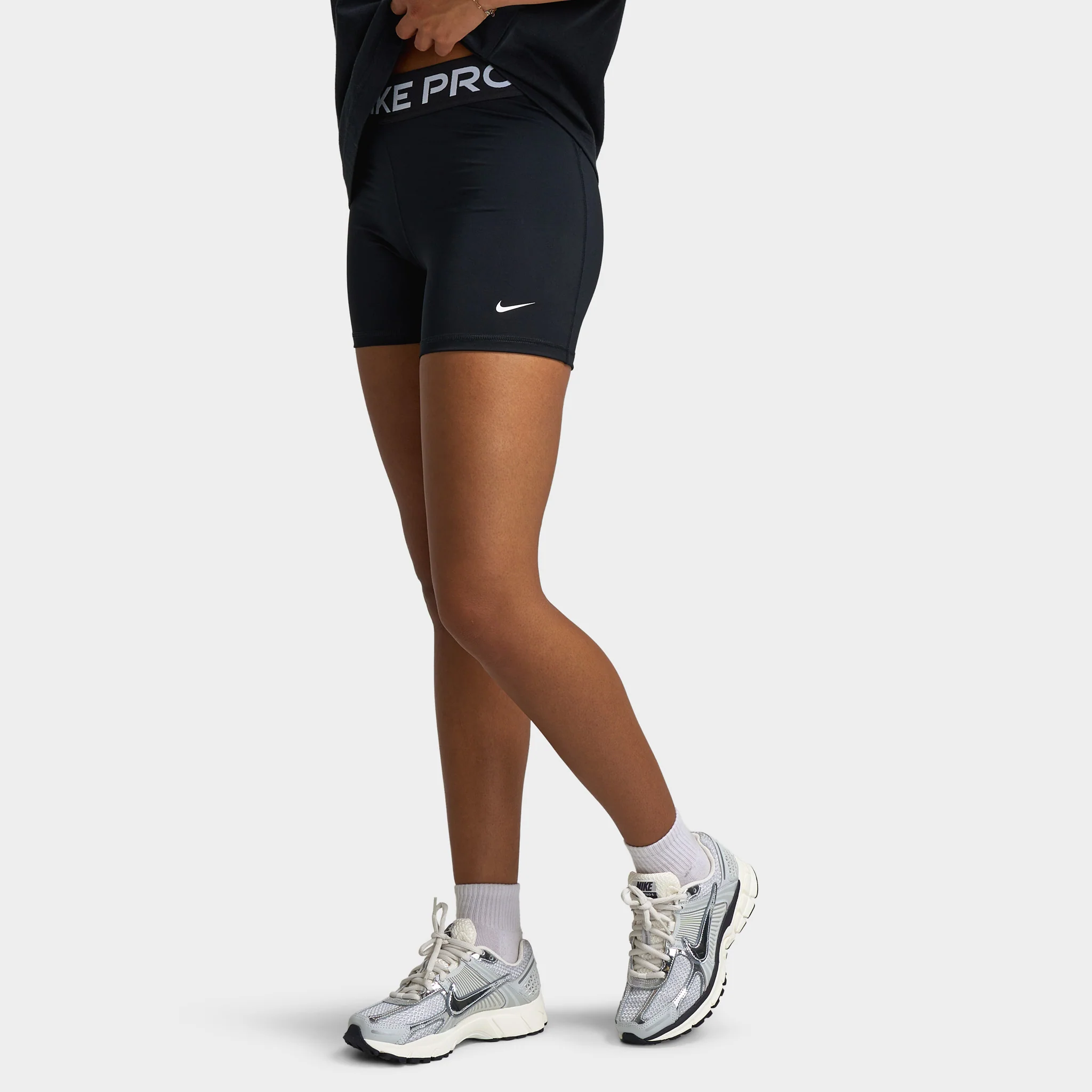 Nike Pro Women's 365 5" Shorts Black / White - Image 5