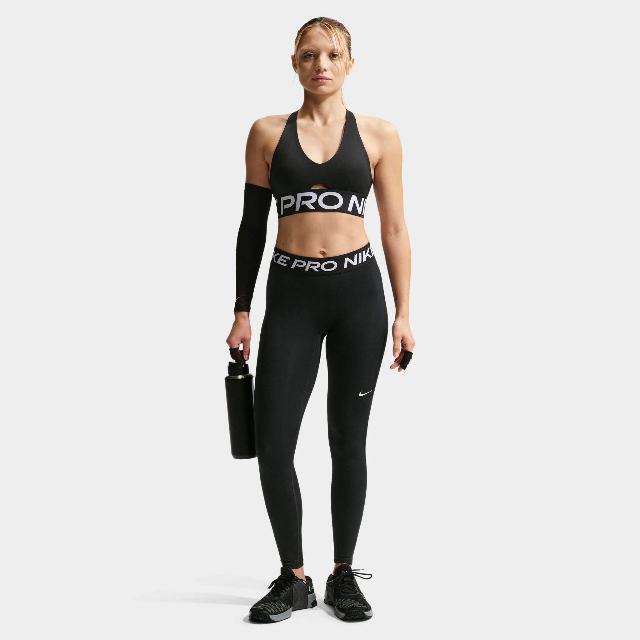 Nike Pro Women's Sculpt Med Support Bra / Black - Image 4
