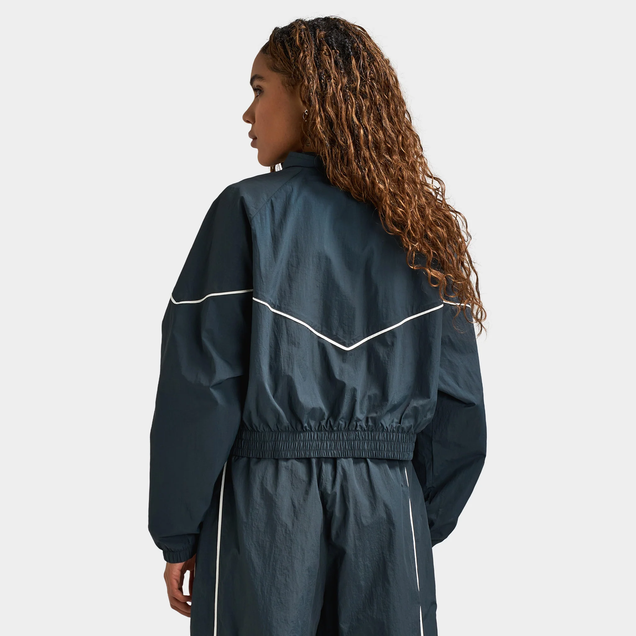 Nike Sportswear Women's WR Woven Jacket Speed Seaweed / Sail - Image 2