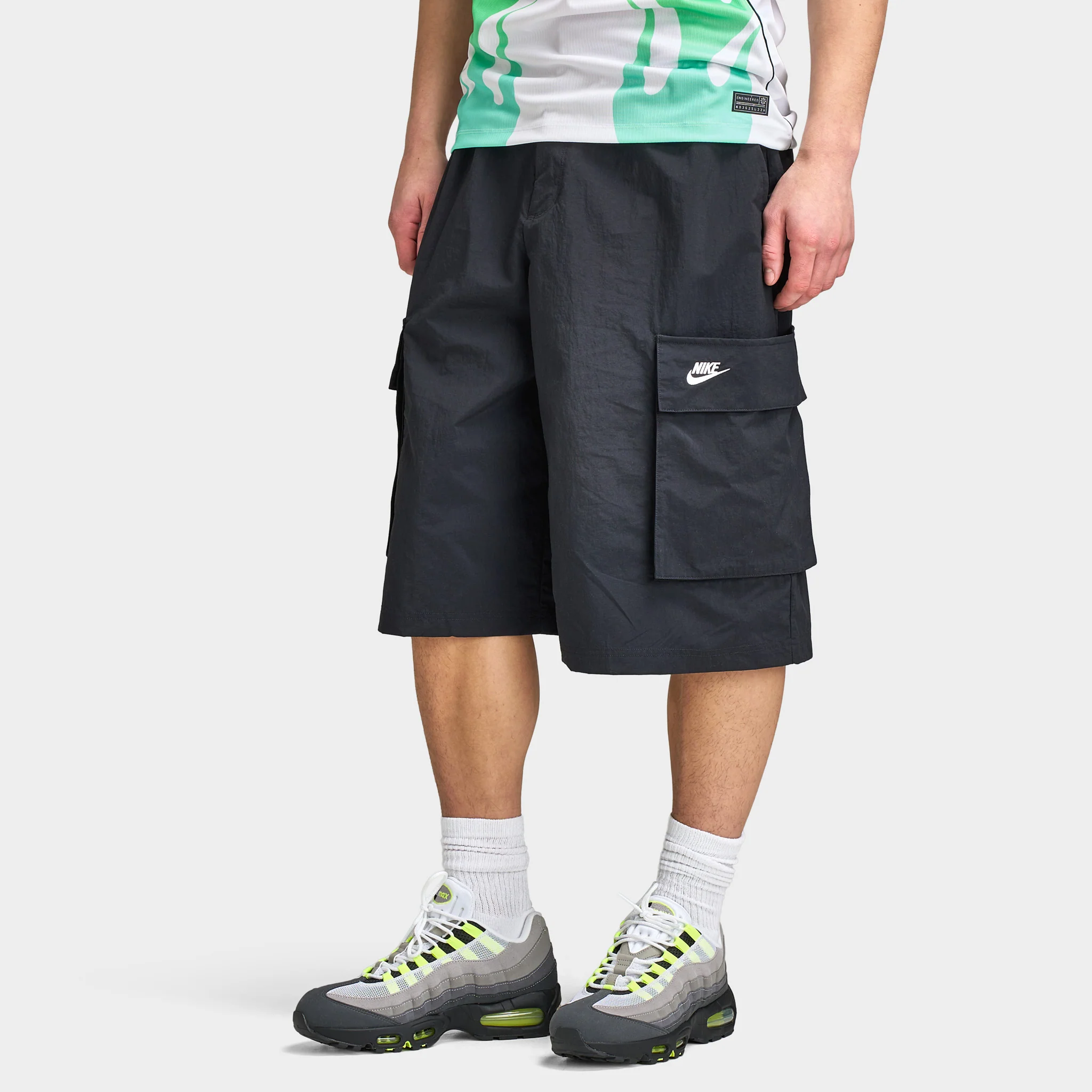Nike Sportswear Club Oversized Cargo Shorts / Black - Image 4