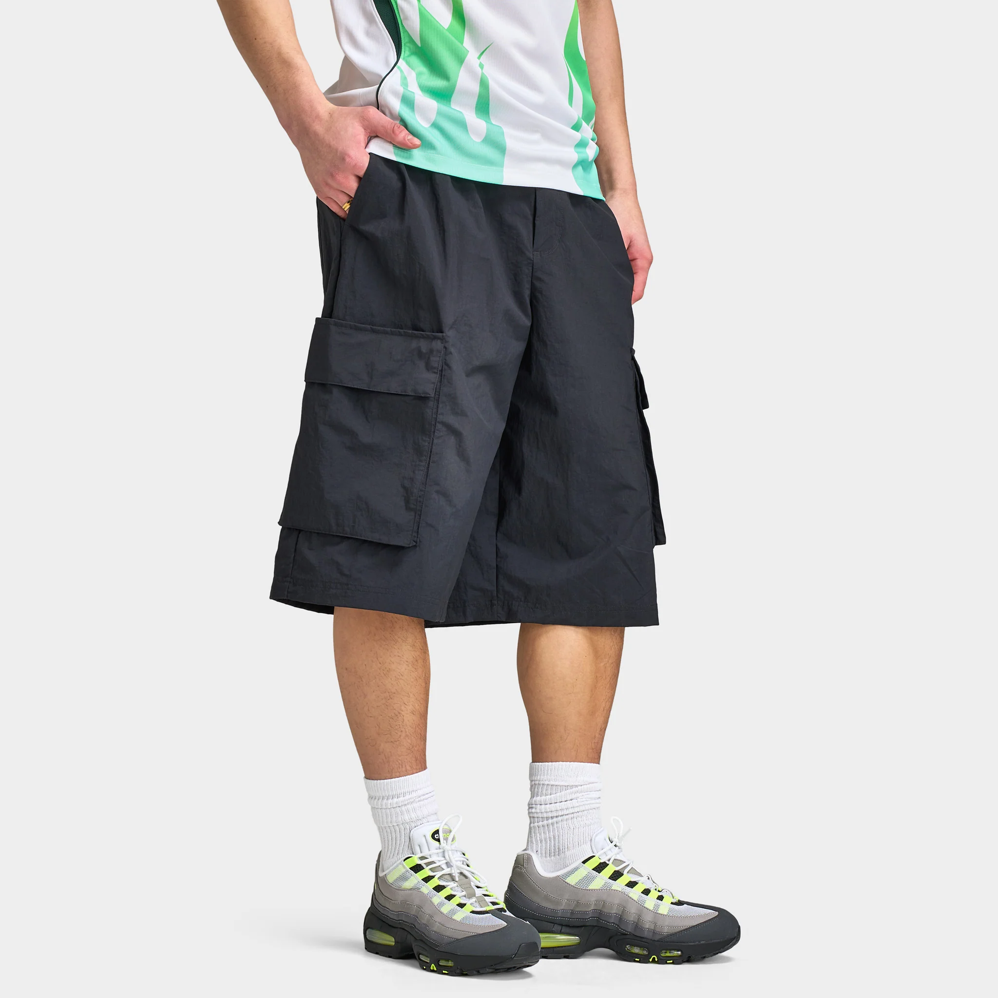 Nike Sportswear Club Oversized Cargo Shorts / Black - Image 5