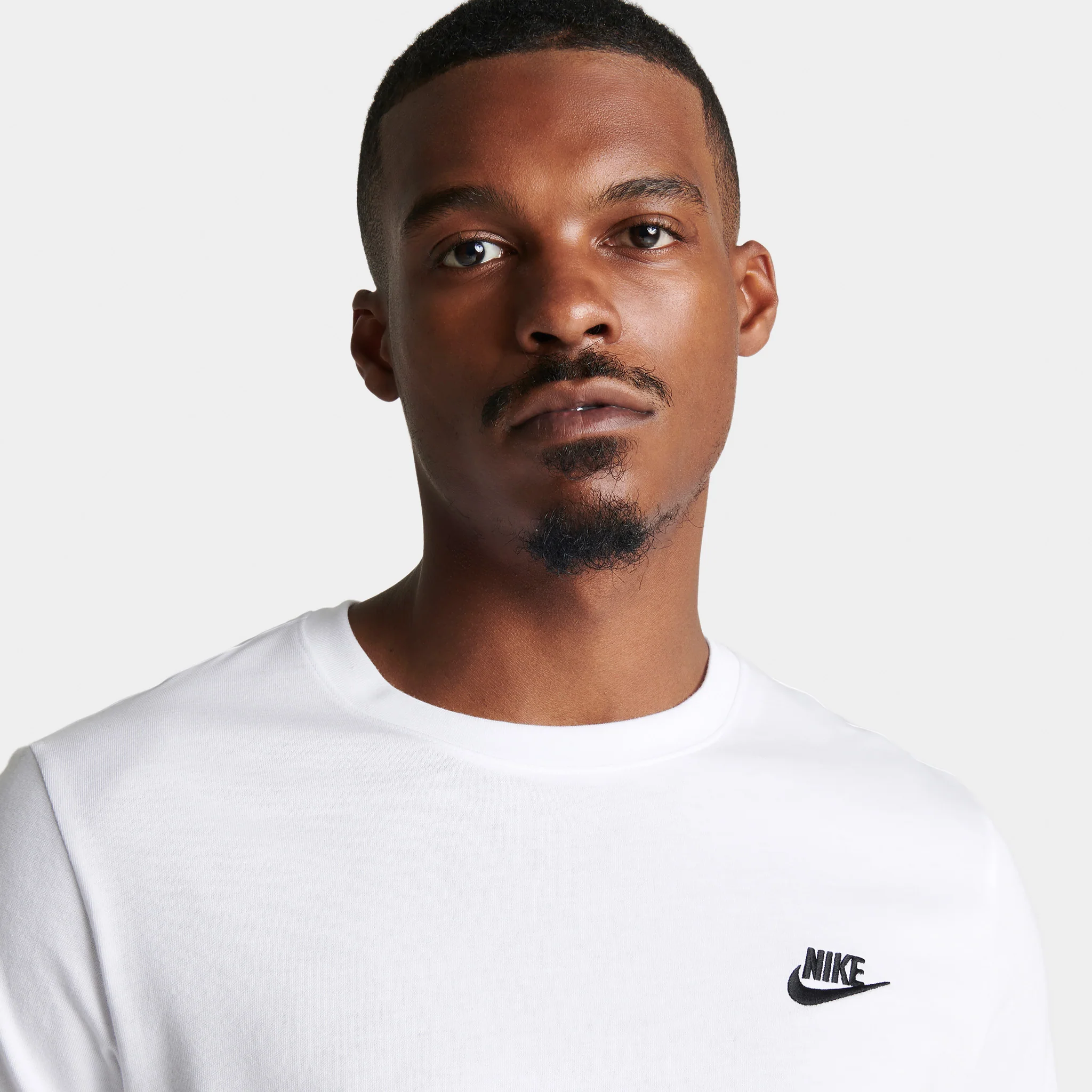 Nike Sportswear Club T-shirt White / Black - Image 4