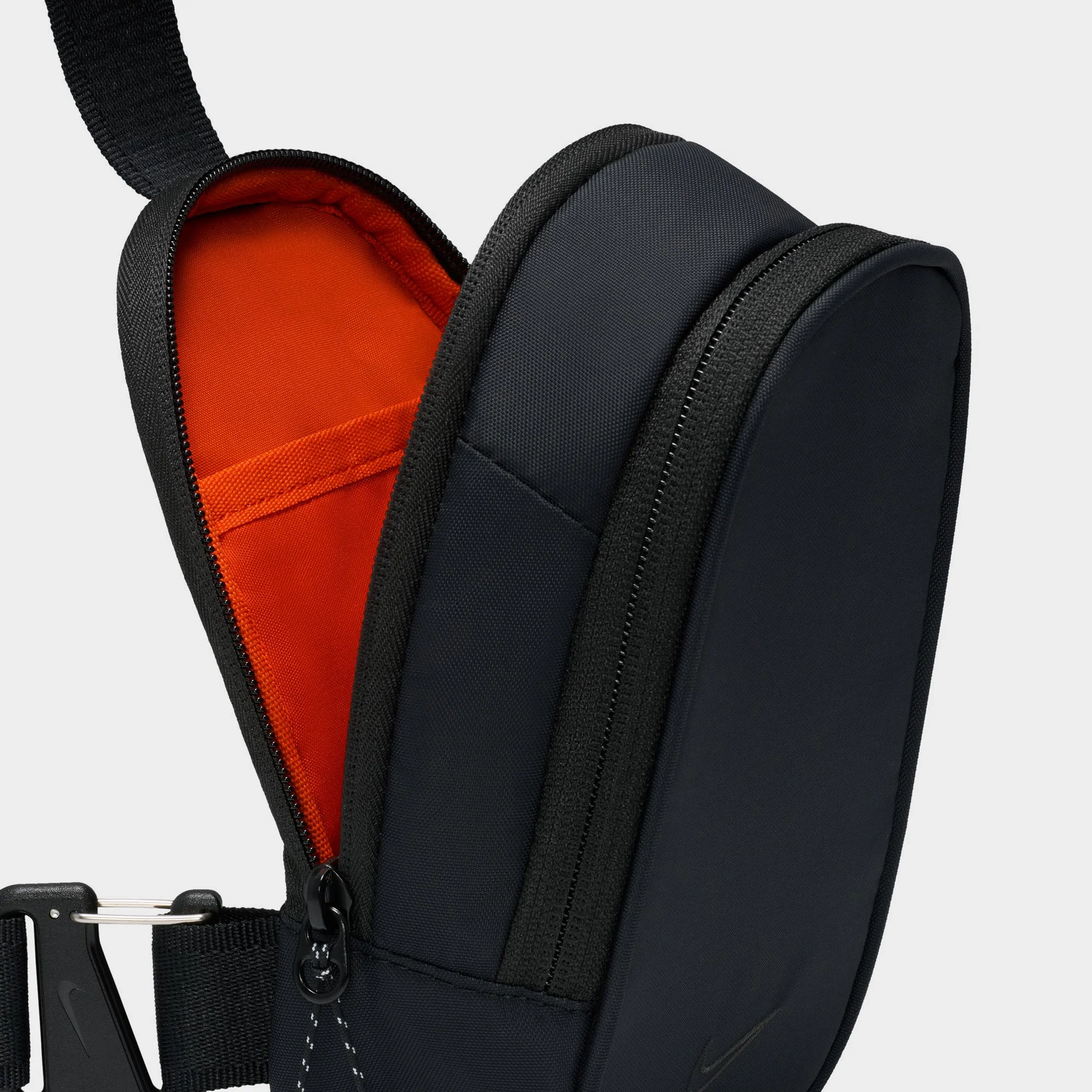 Nike Sportswear Commute Crossbody Bag / Black - Image 3