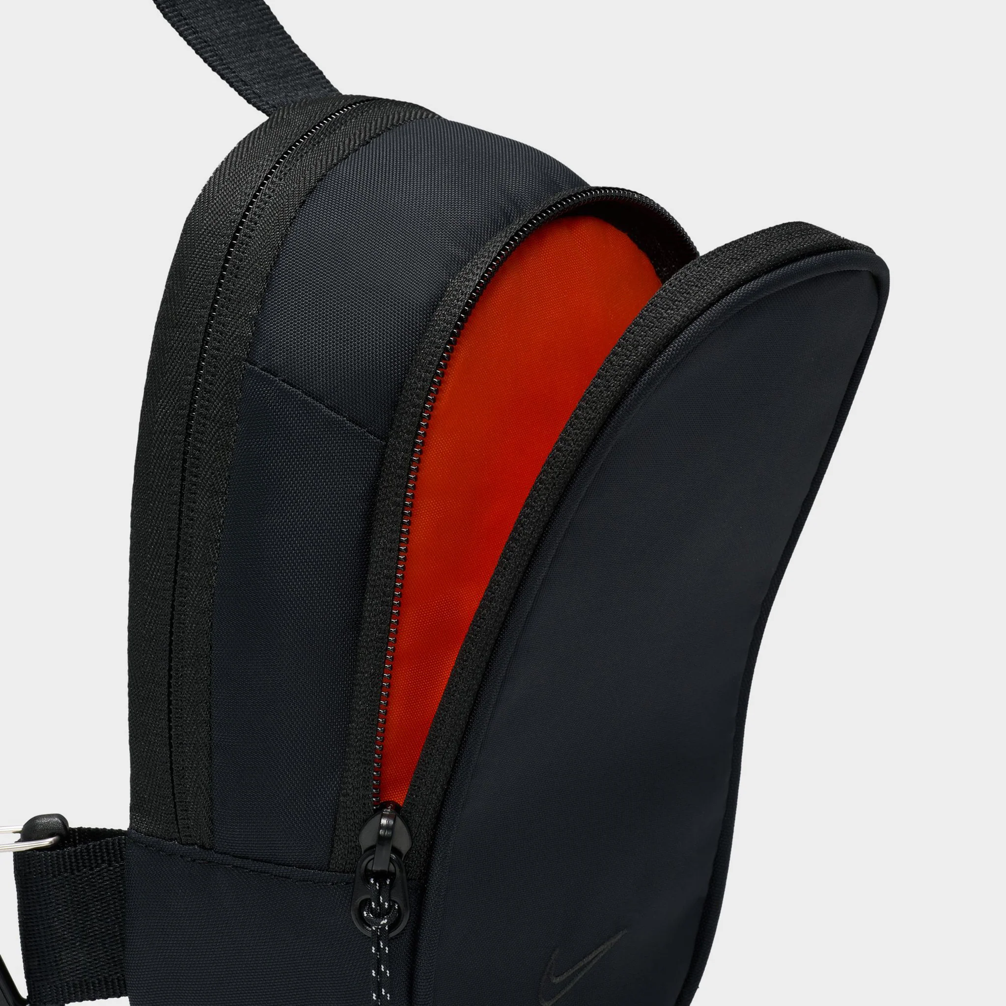 Nike Sportswear Commute Crossbody Bag / Black - Image 4