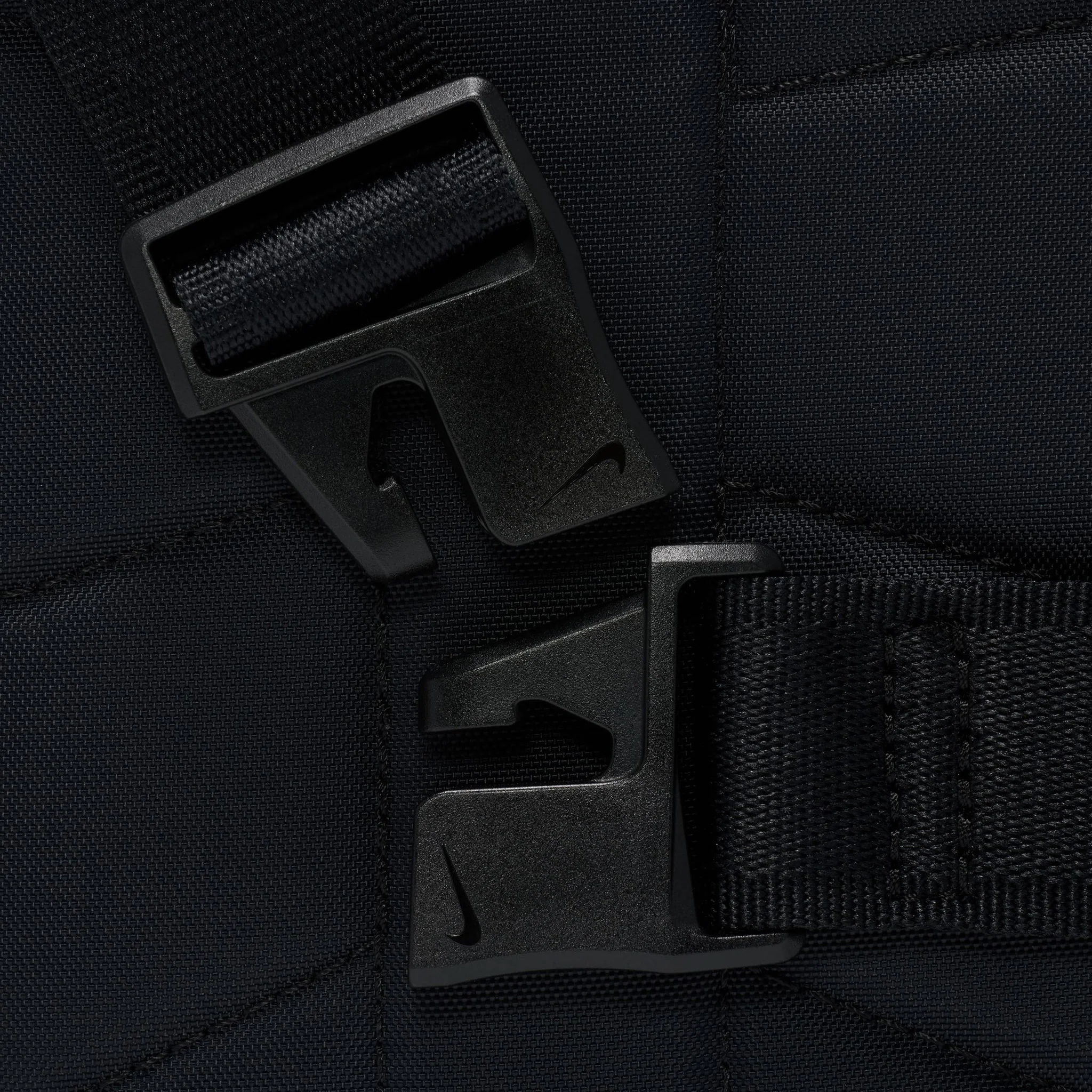 Nike Sportswear Commute Crossbody Bag / Black - Image 5