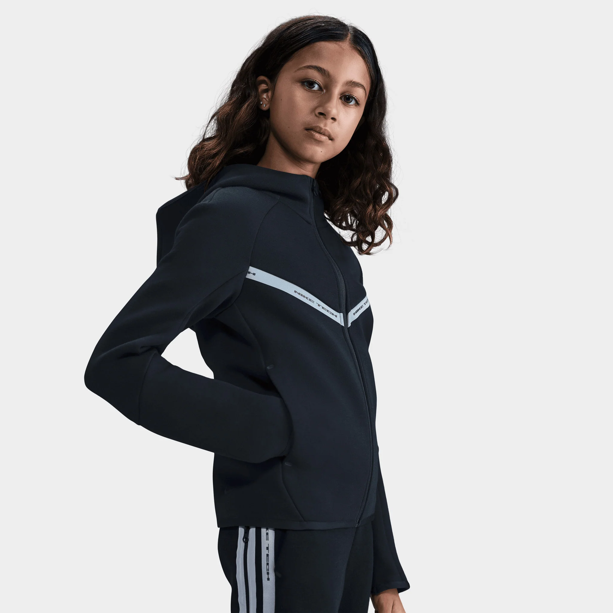 Nike Sportswear Juniors' Tech Fleece Full Zip Reflect Black / Black - Image 3