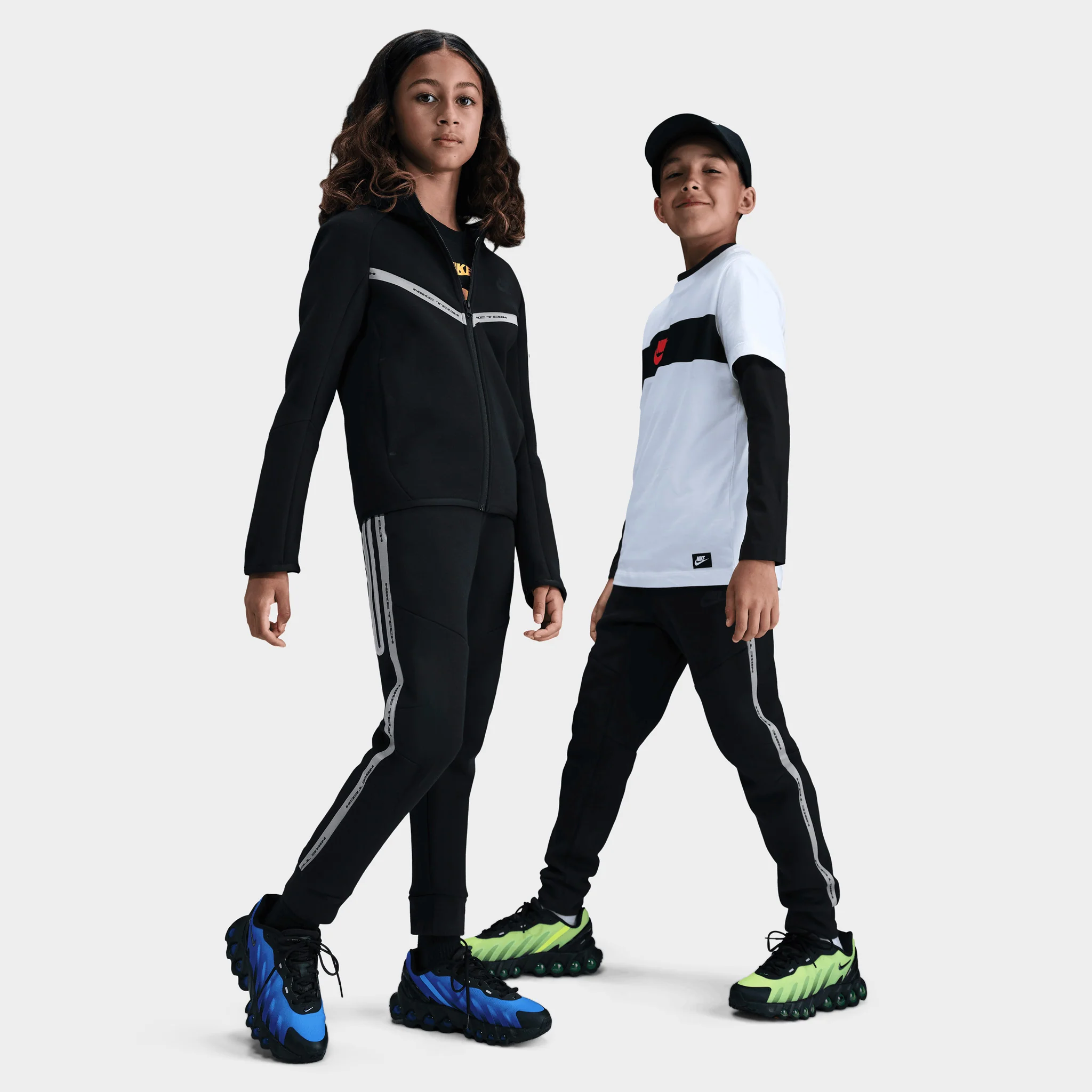 Nike Sportswear Juniors' Tech Fleece Joggers Reflect Black / Black - Image 4