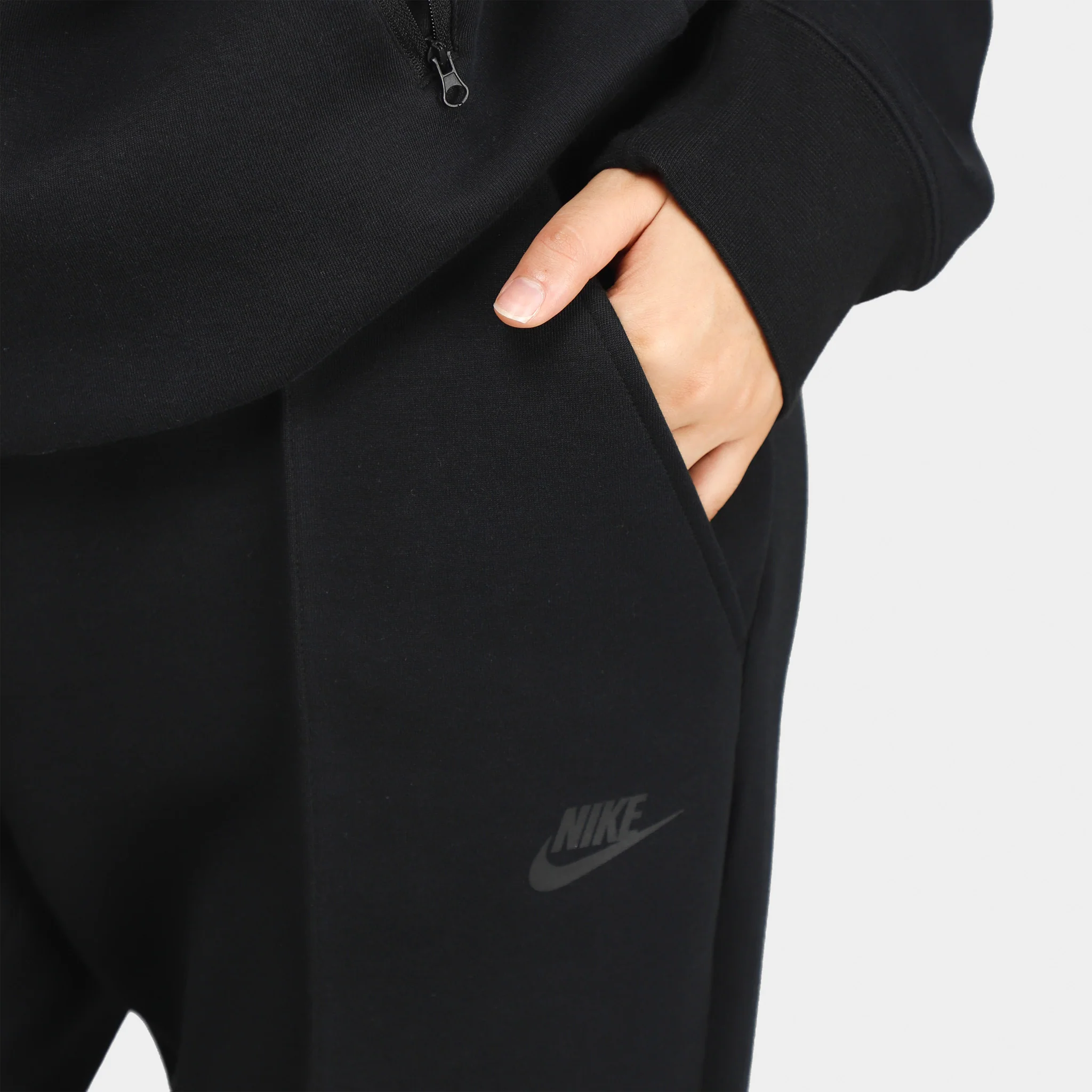 Nike Sportswear Women's Tech Fleece Mid-Rise Joggers / Black - Image 5