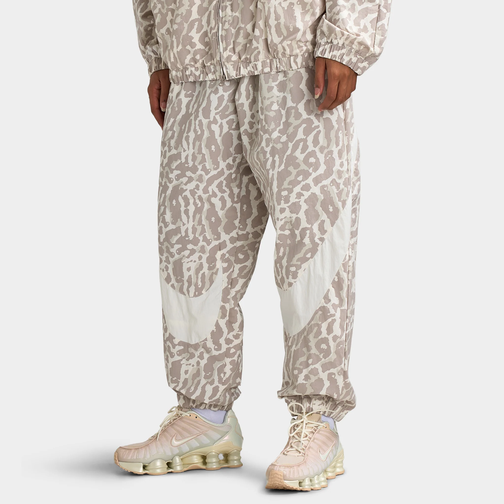 Nike Sportswear Women's trend Woven HBR All over Print Pants College Grey / Sail - Image 3