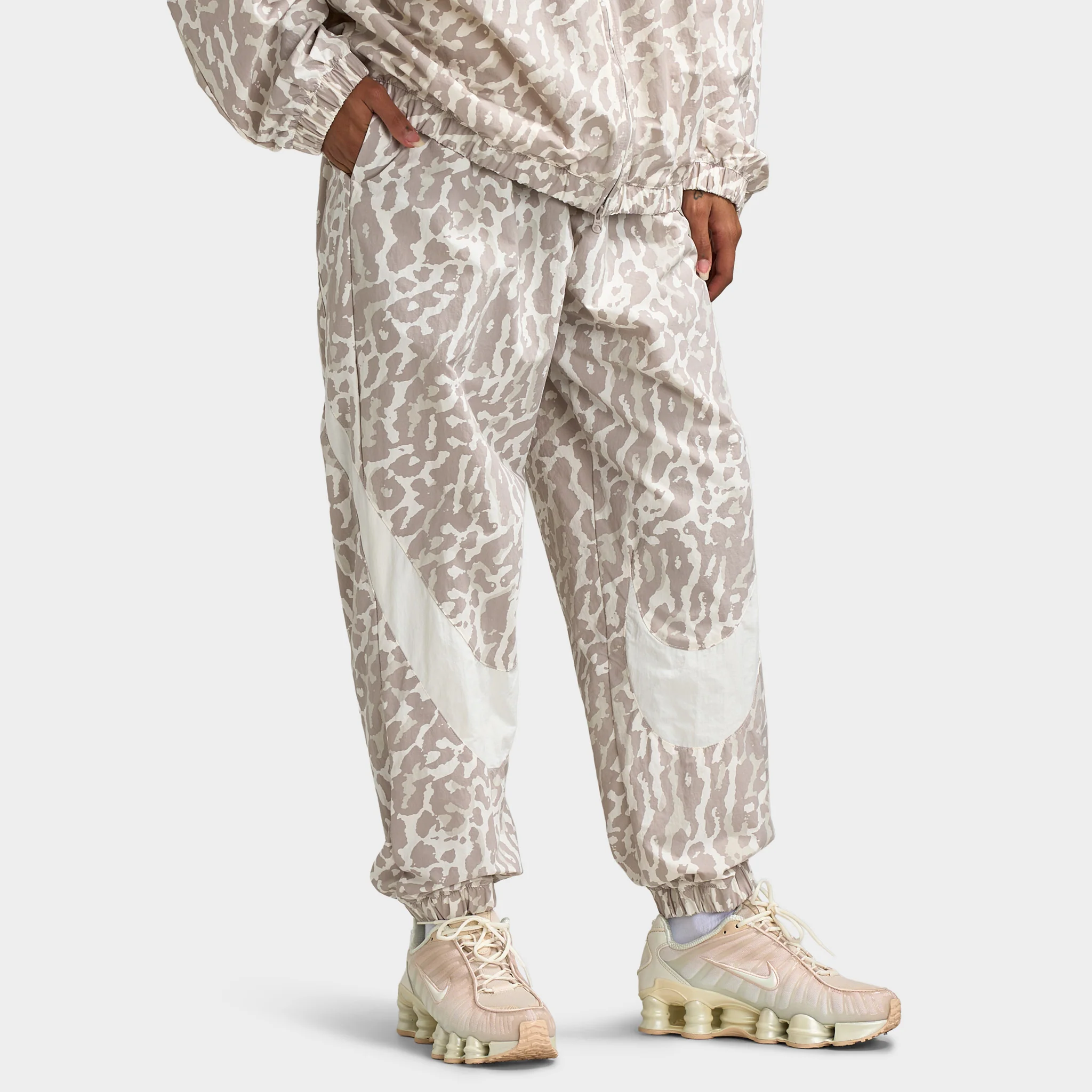 Nike Sportswear Women's trend Woven HBR All over Print Pants College Grey / Sail - Image 4