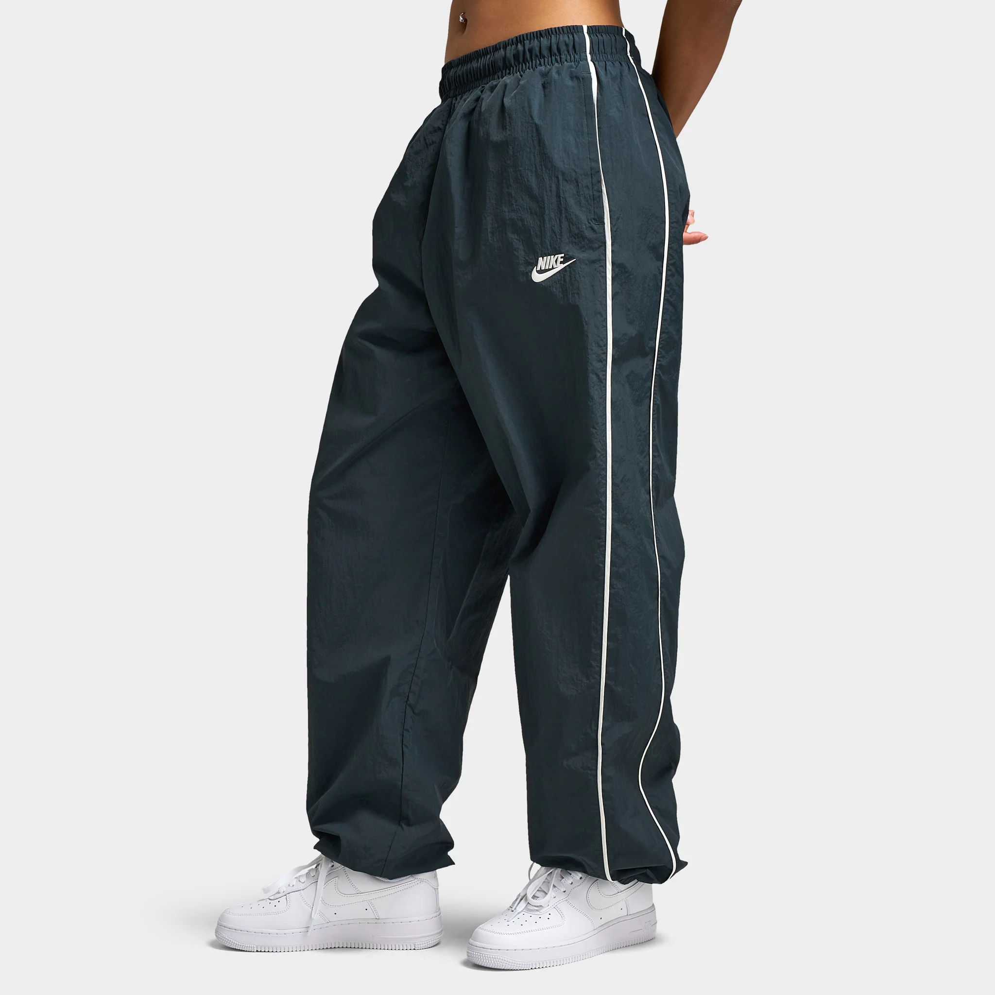 Nike Sportswear Women's WR Woven Pants Speed Seaweed / Sail - Image 3
