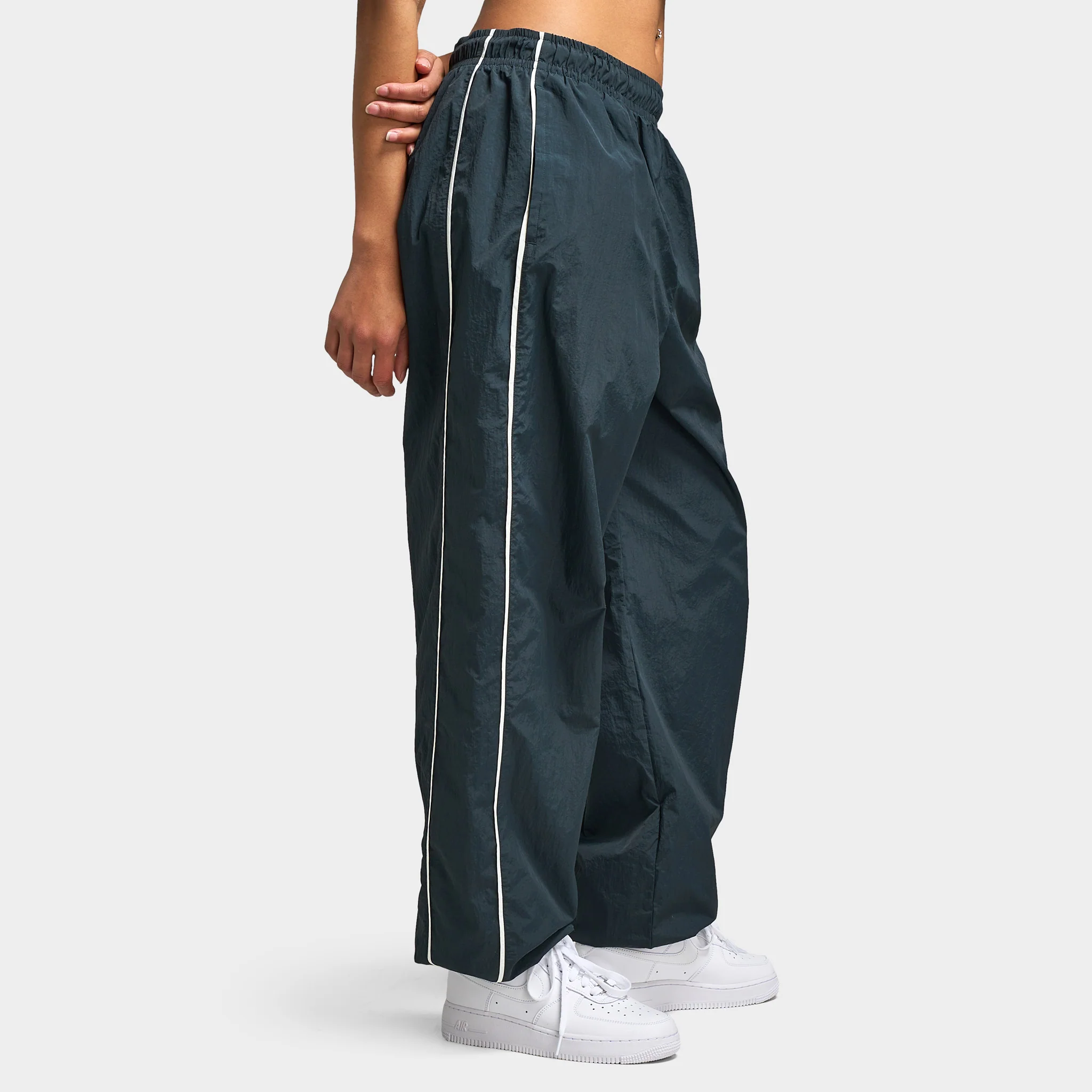 Nike Sportswear Women's WR Woven Pants Speed Seaweed / Sail - Image 4