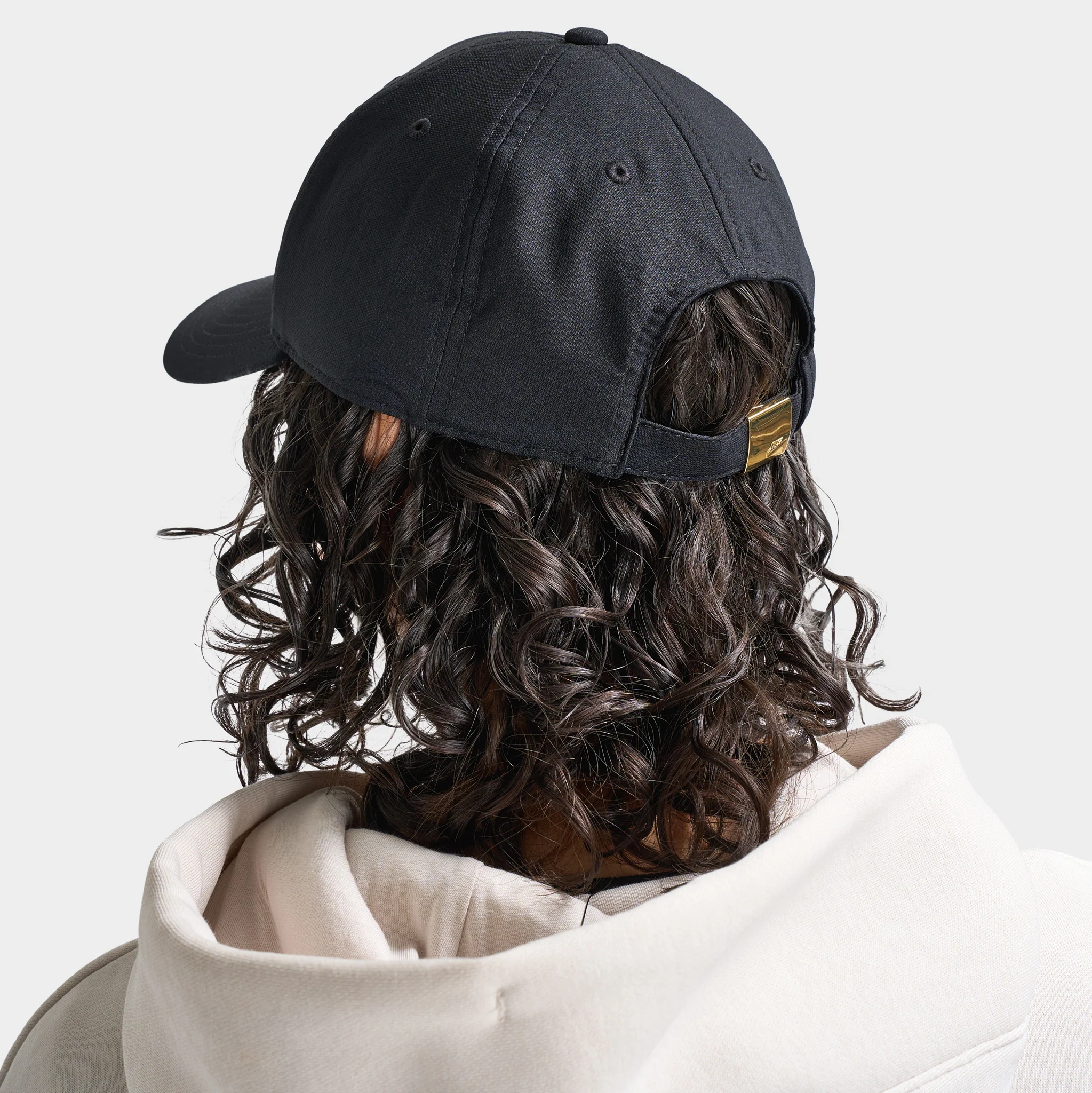 Nike Structured Metal Logo Cap Black / Metallic Gold - Image 2