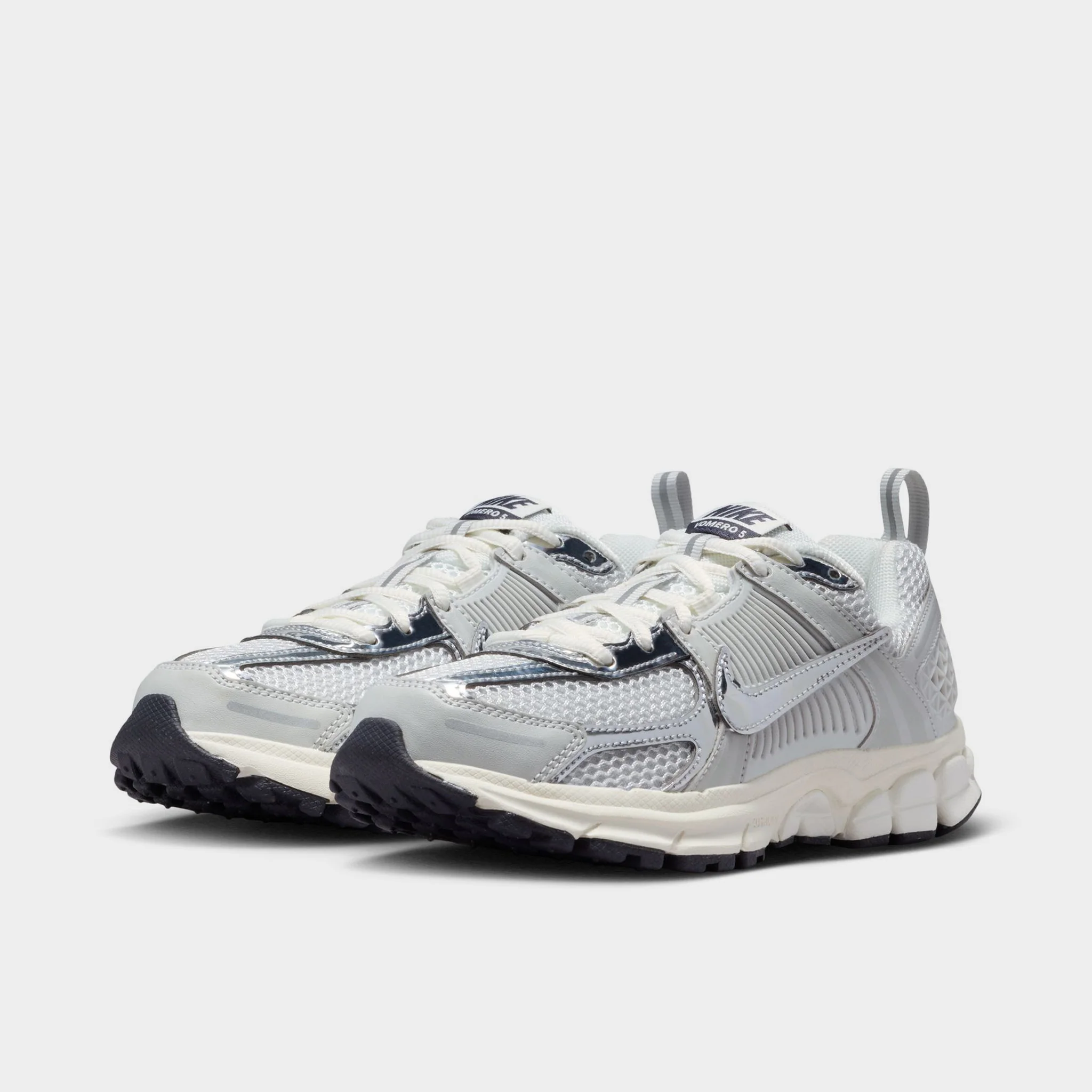 Nike Vomero 5 GS Photon Dust / Chrome Gridiron - Sail - Image 2