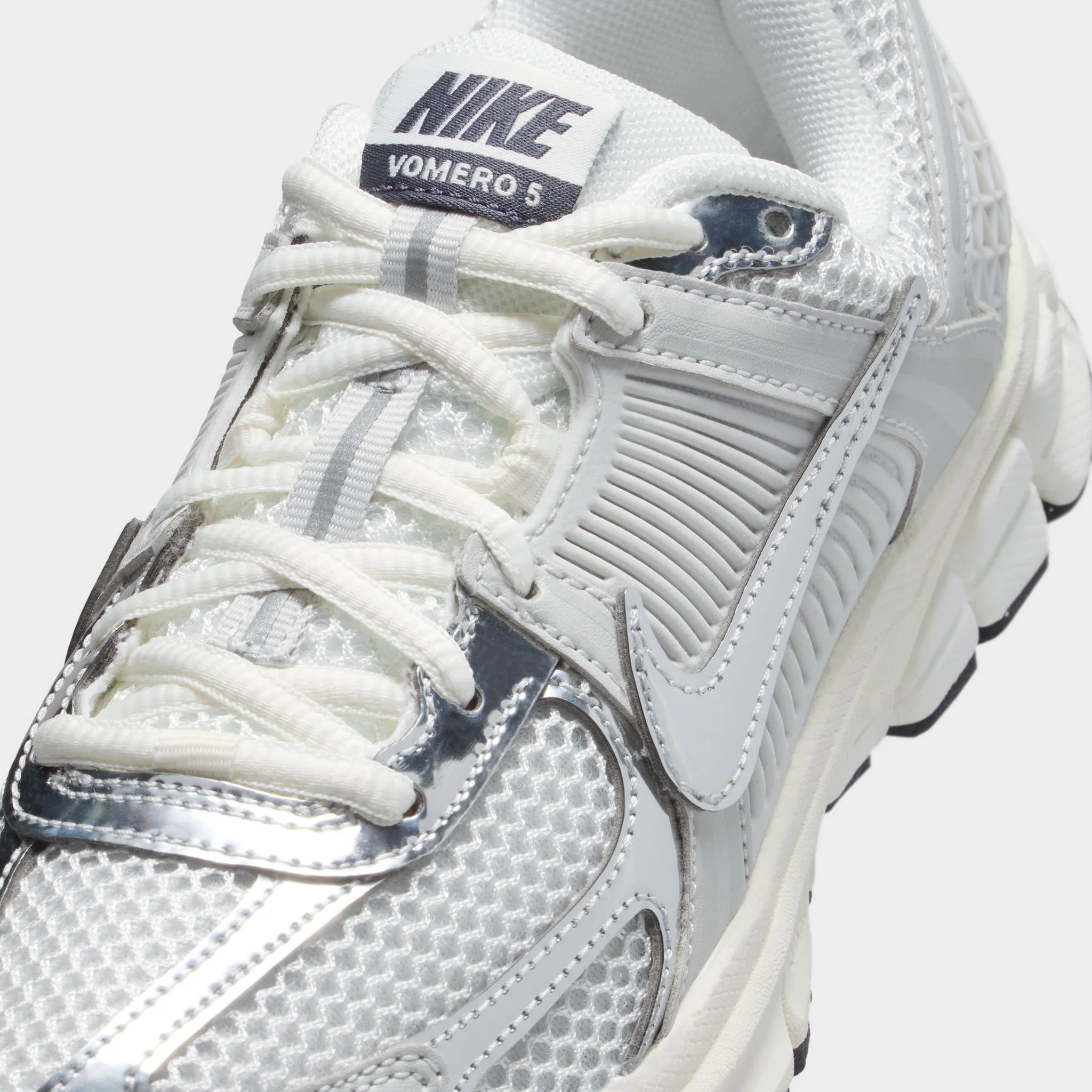 Nike Vomero 5 GS Photon Dust / Chrome Gridiron - Sail - Image 3