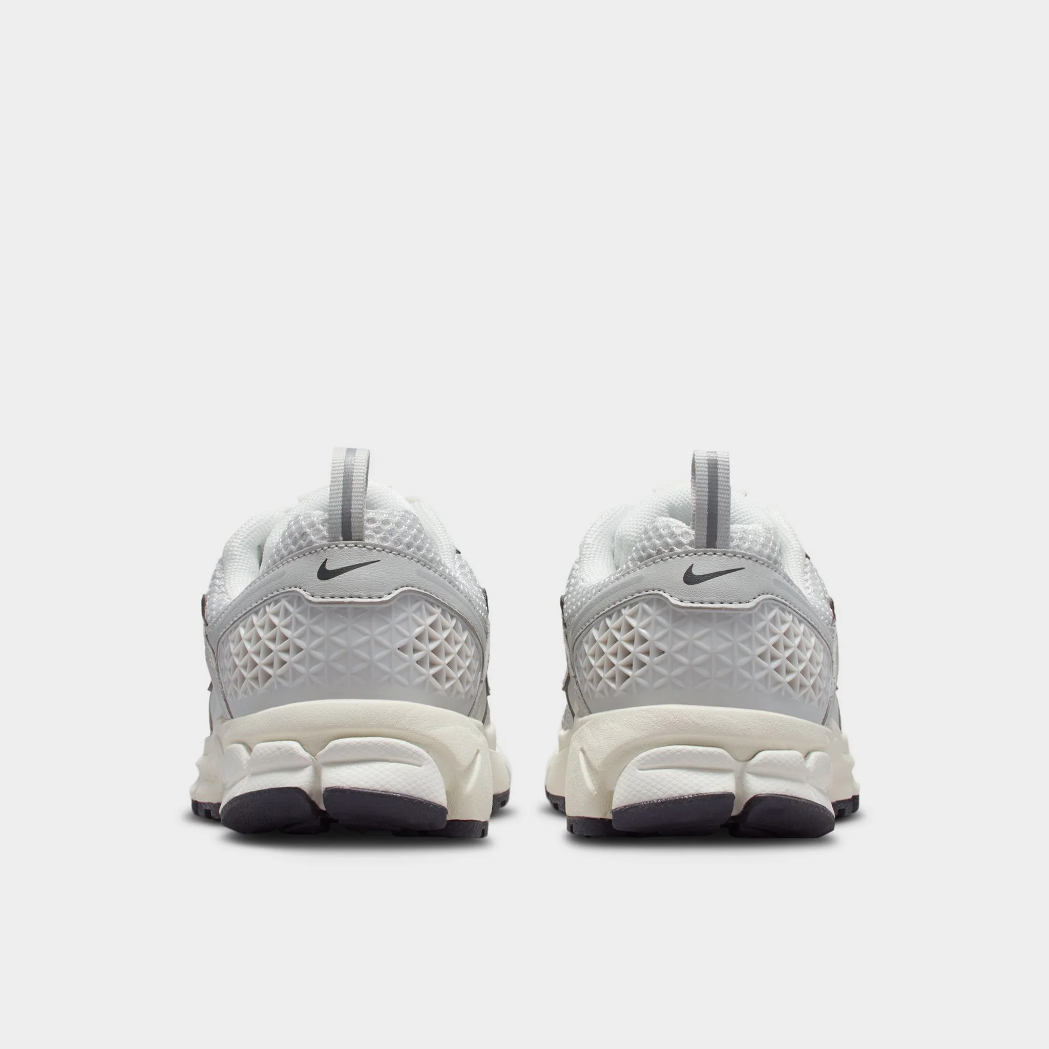 Nike Vomero 5 GS Photon Dust / Chrome Gridiron - Sail - Image 4