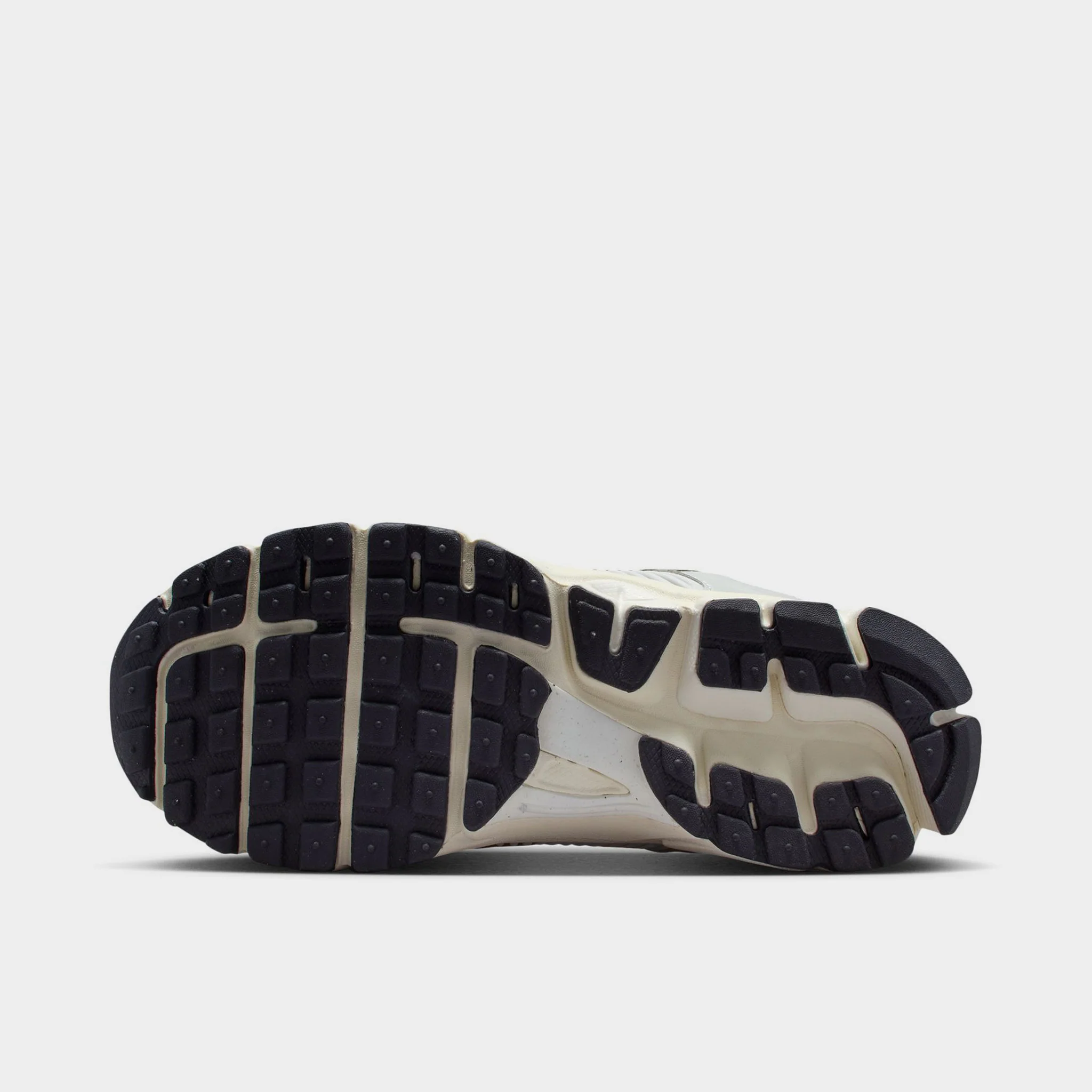 Nike Vomero 5 GS Photon Dust / Chrome Gridiron - Sail - Image 6