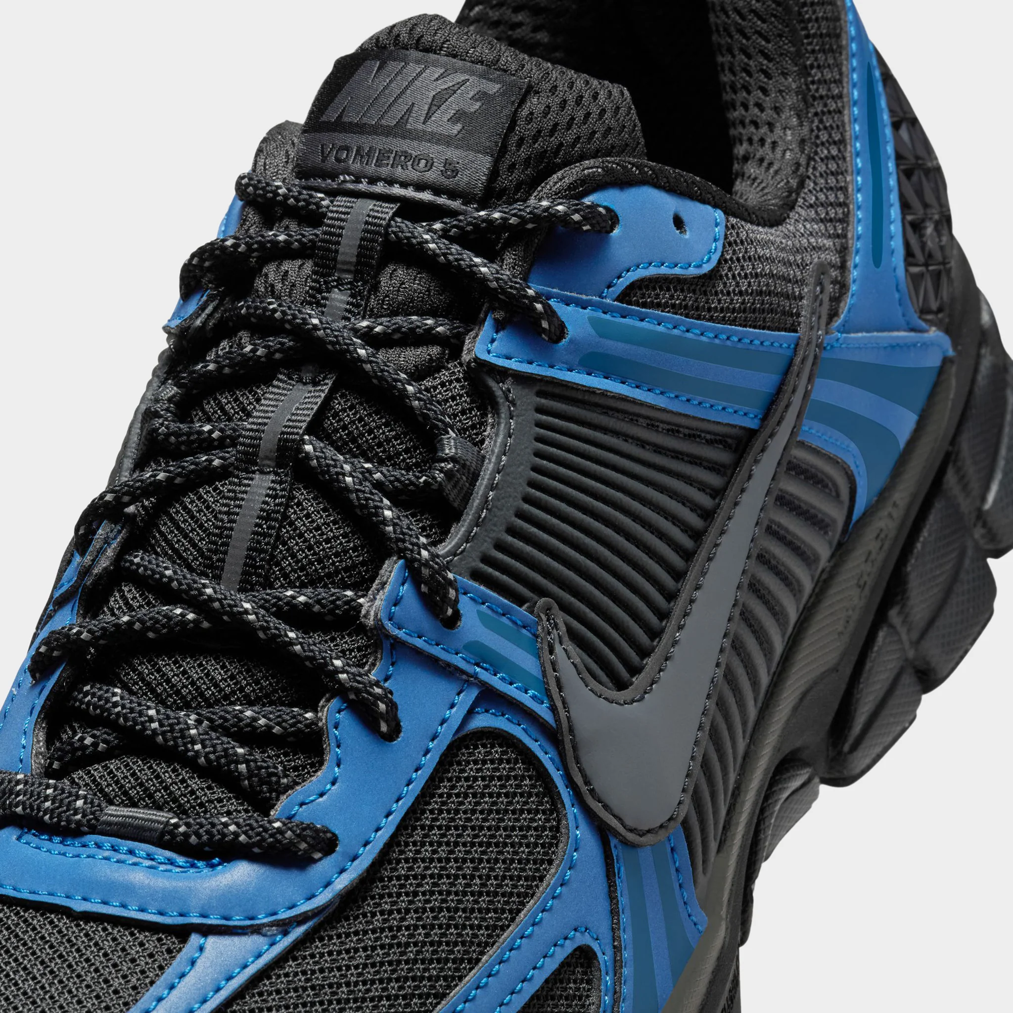 Nike Zoom Vomero 5 SE Black / Silver - Image 3