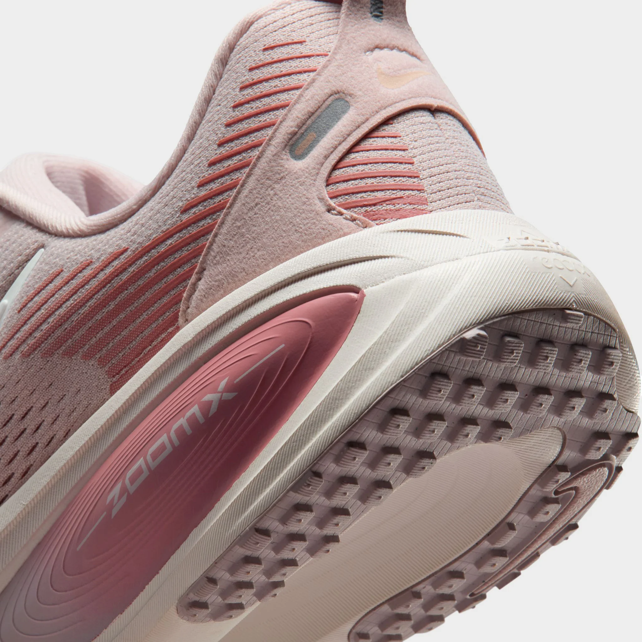 Nike Women's Vomero 18 Silt Red / Chalk - Red Stardust - Image 4