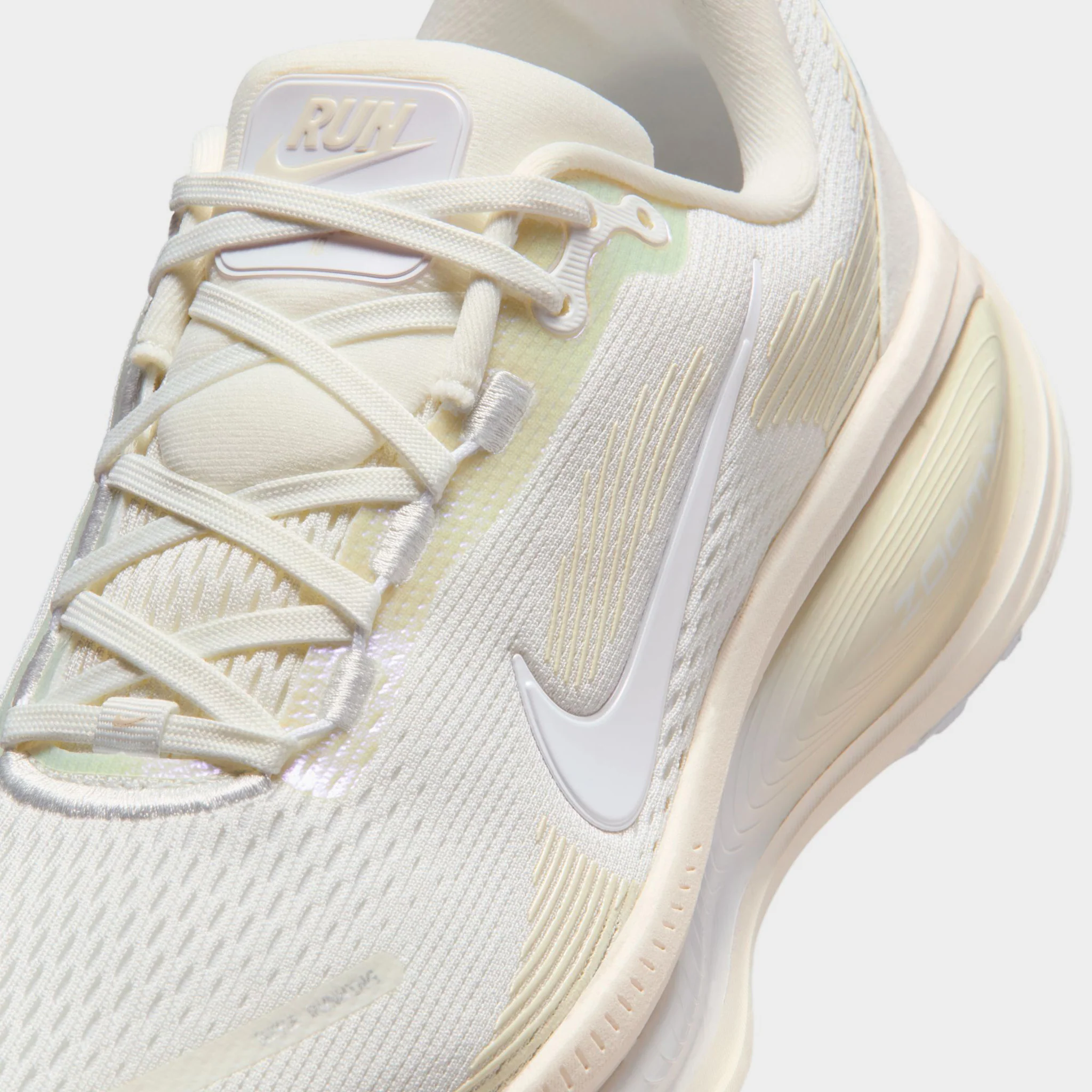 Nike Women's Vomero 18 Summit White / White - Chalk - Image 3
