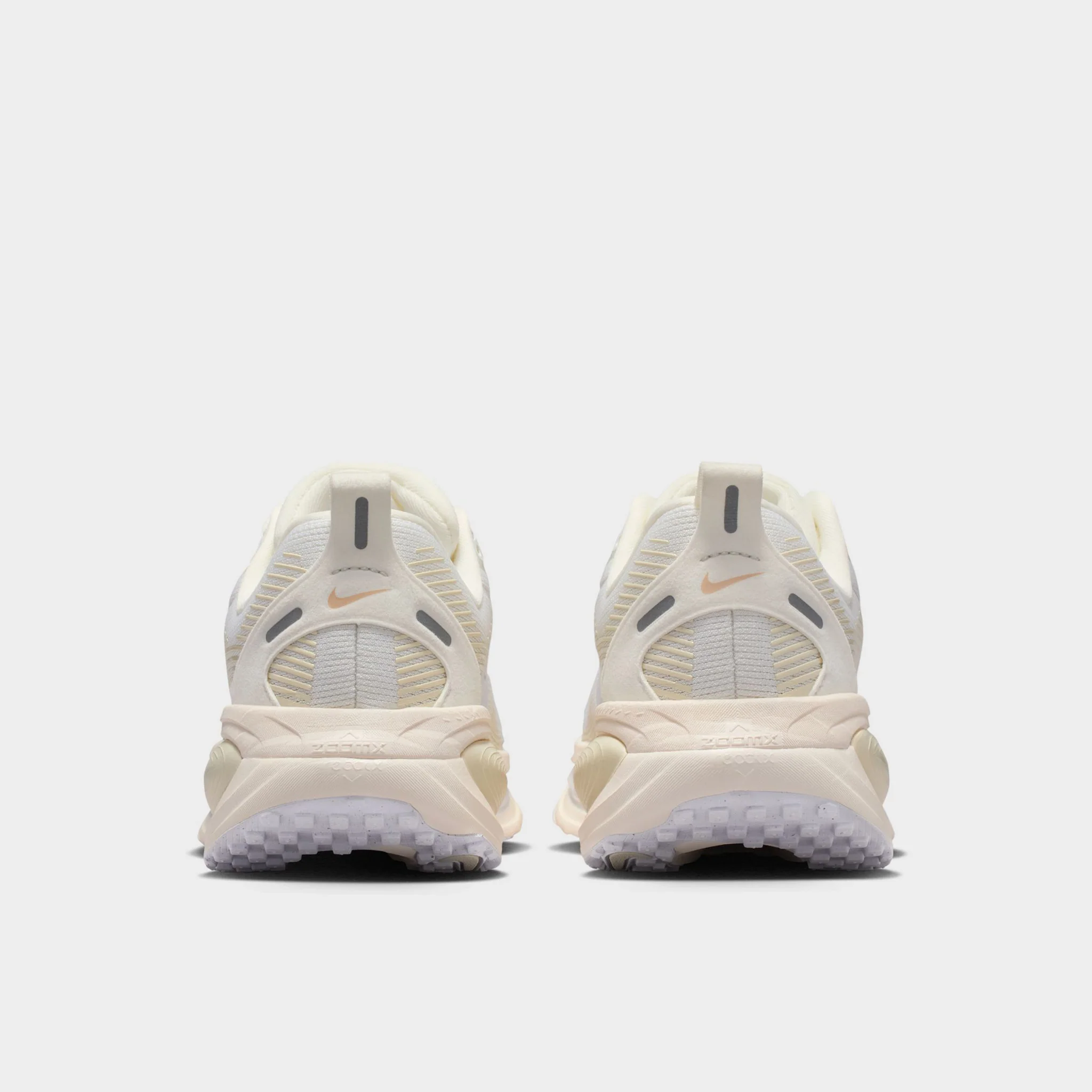Nike Women's Vomero 18 Summit White / White - Chalk - Image 4
