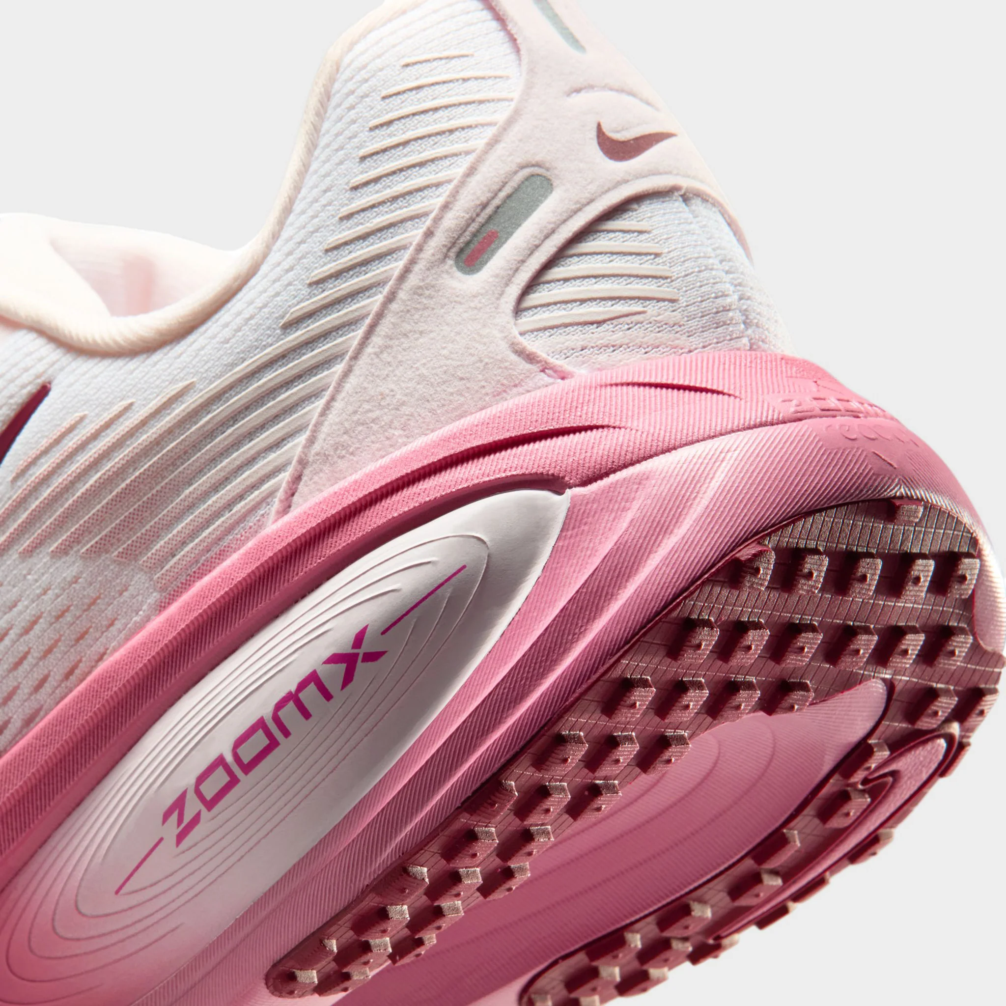 Nike Women's Vomero 18 White / Peony - Pearl Pink - Image 4