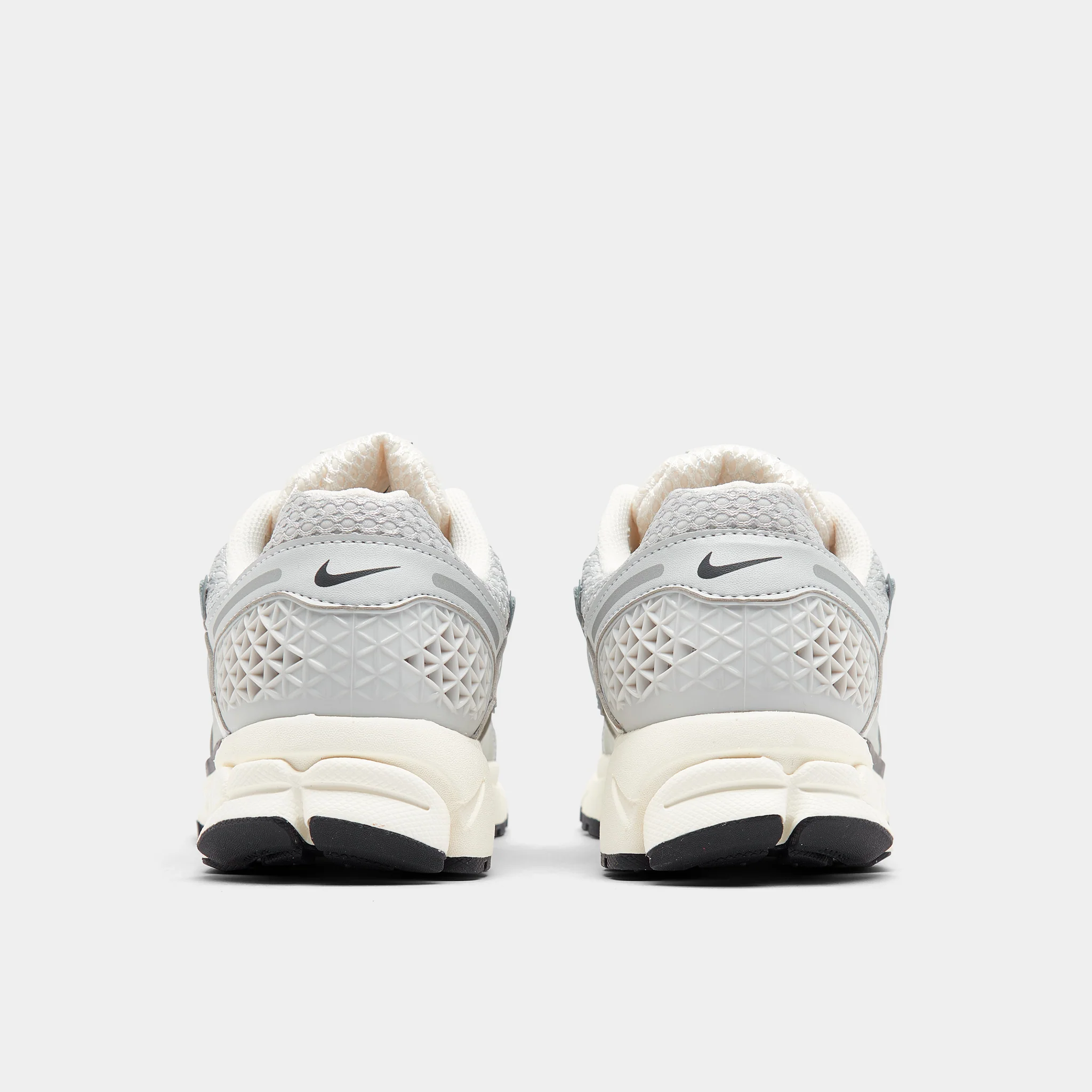 Nike Women's Zoom Vomero 5 Photon Dust / Chrome - Gridiron - Image 4