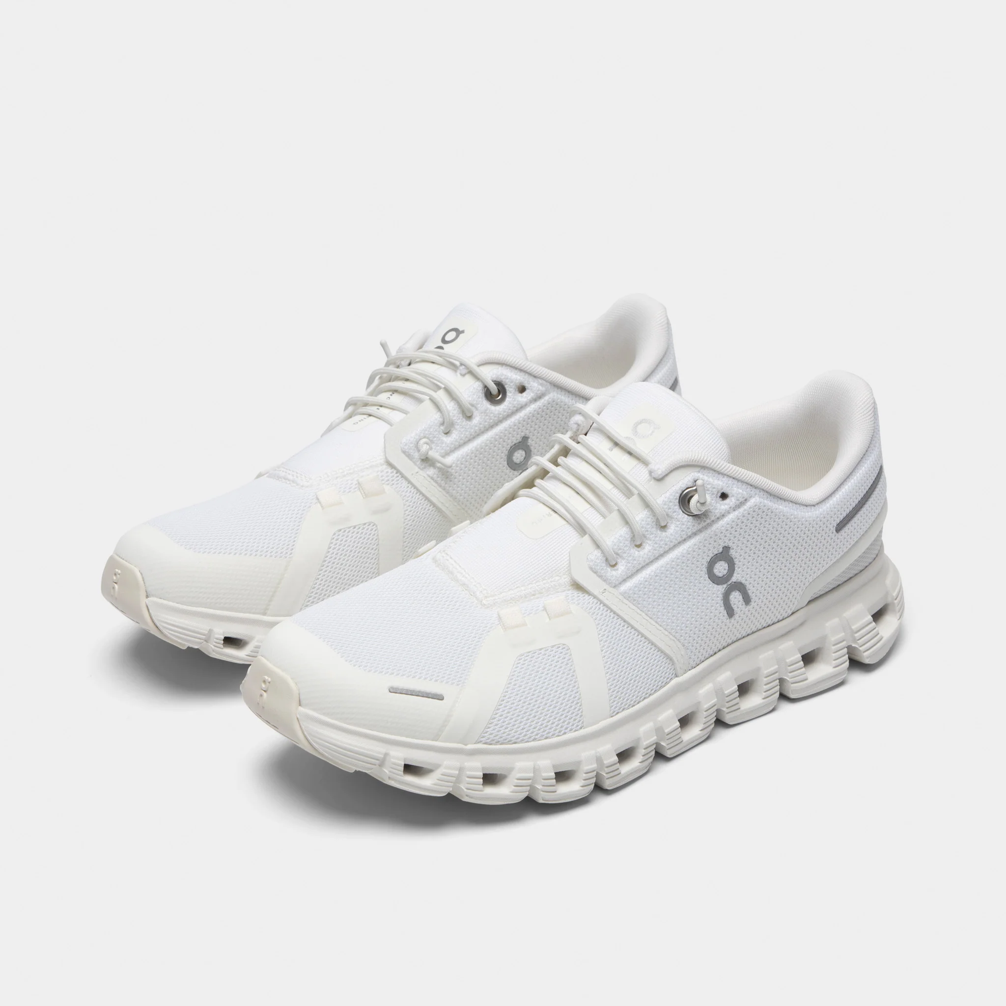 On Women's Cloud 6 White / White - Image 2