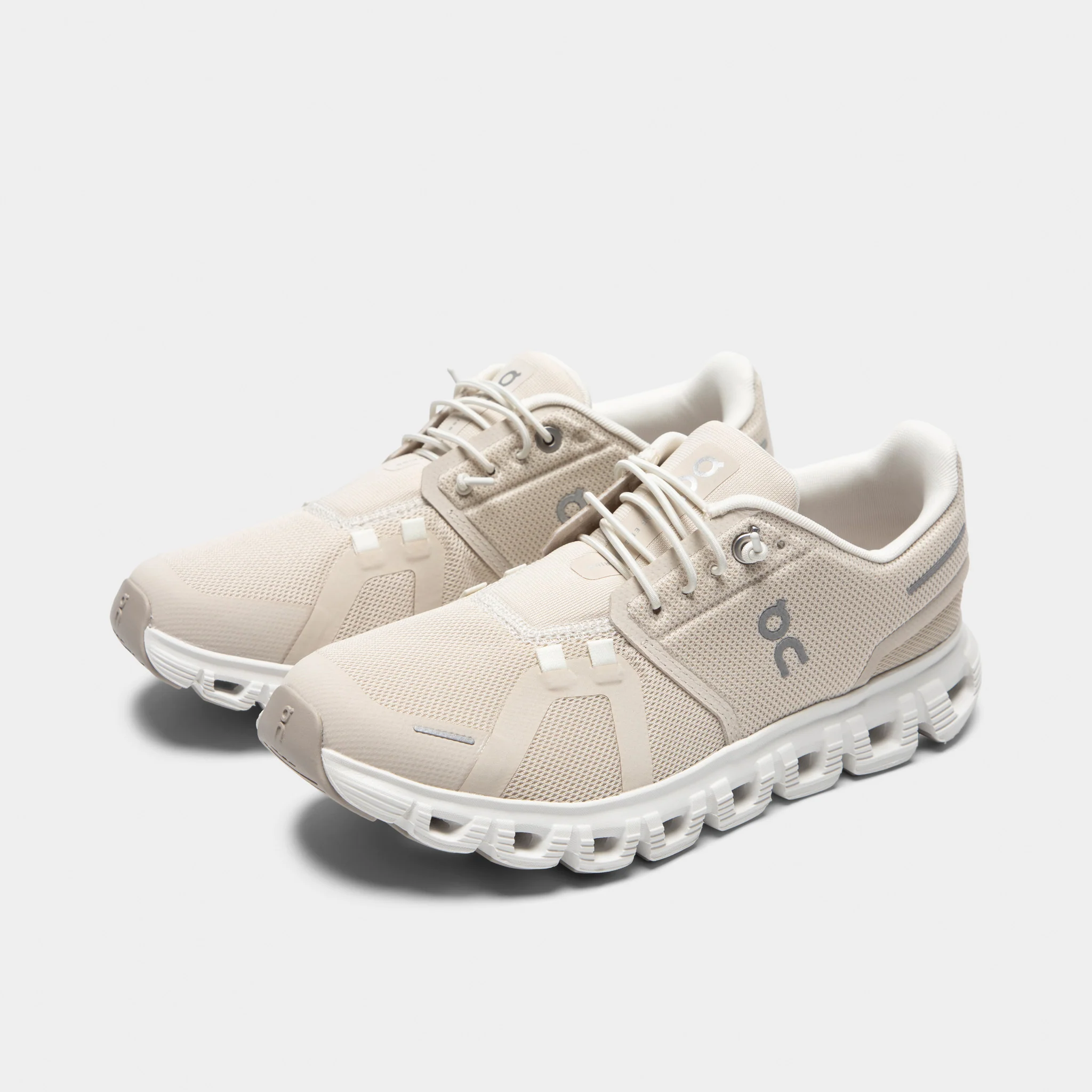 On Women's Cloud 6 Pearl / White - Image 2
