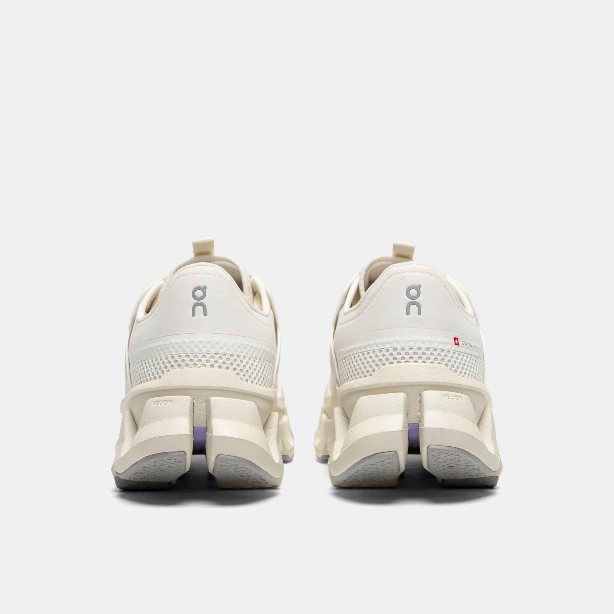 On Women's Cloudswift Amp Ivory / Ghost - Image 4