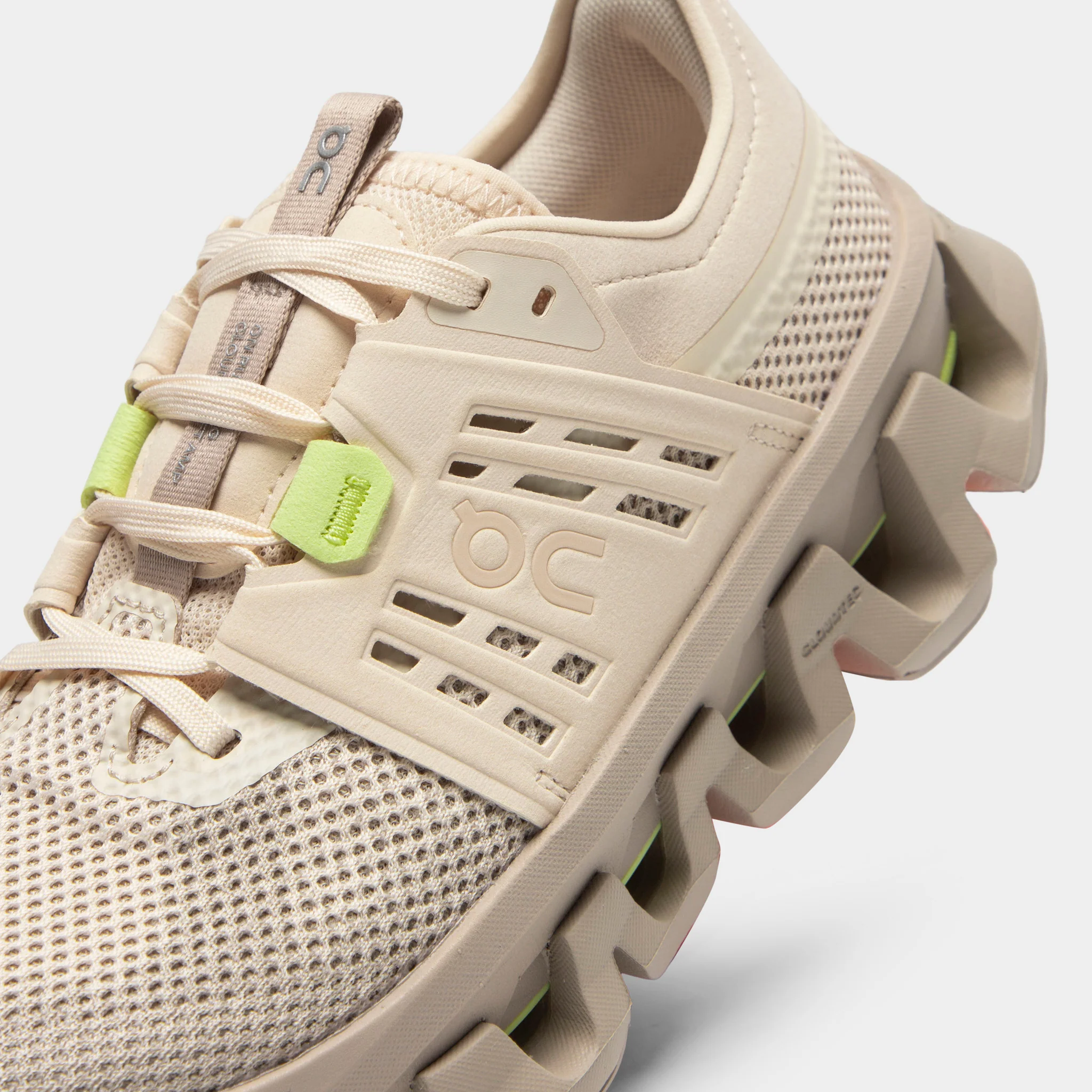 On Women's Cloudswift Amp Sand / Desert - Image 3