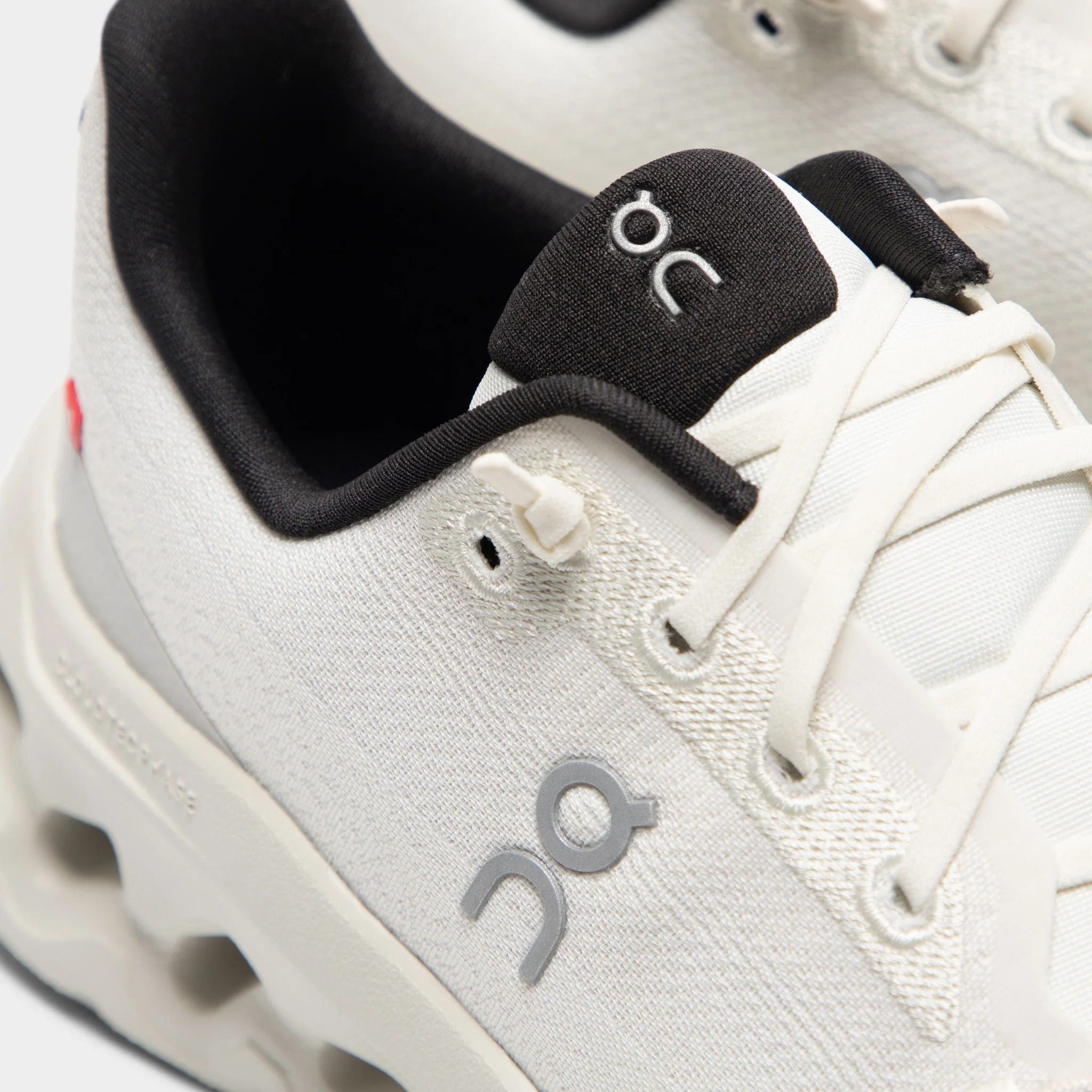 On Women's Cloudtilt Pearl / Ice - Image 3