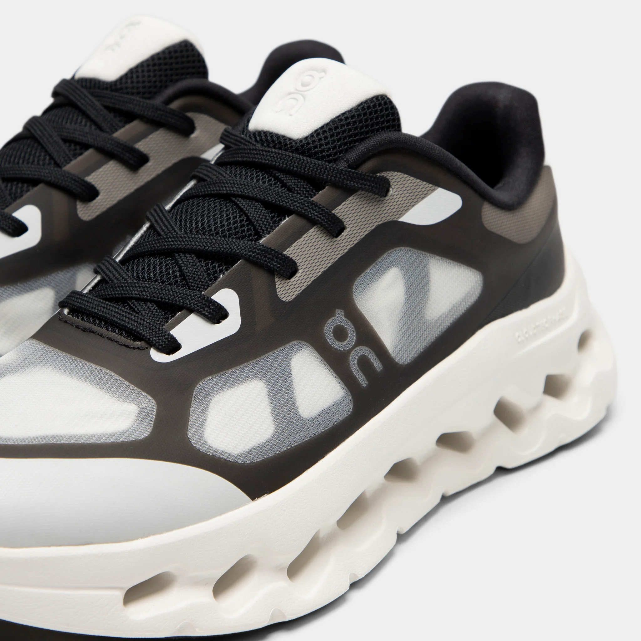 On Women's Cloudtilt Remix Black / Ivory - Image 3