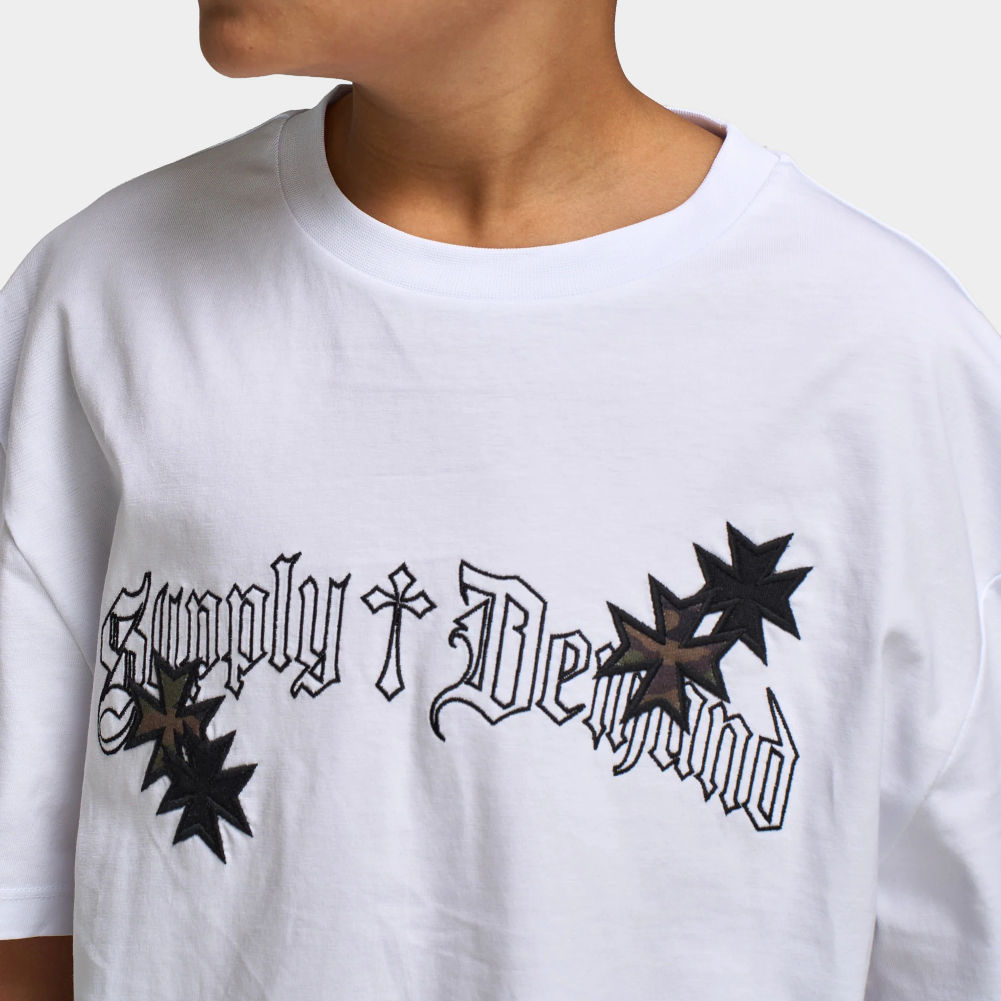 Supply & Demand Juniors' Slate Tee / Optic White - Image 4