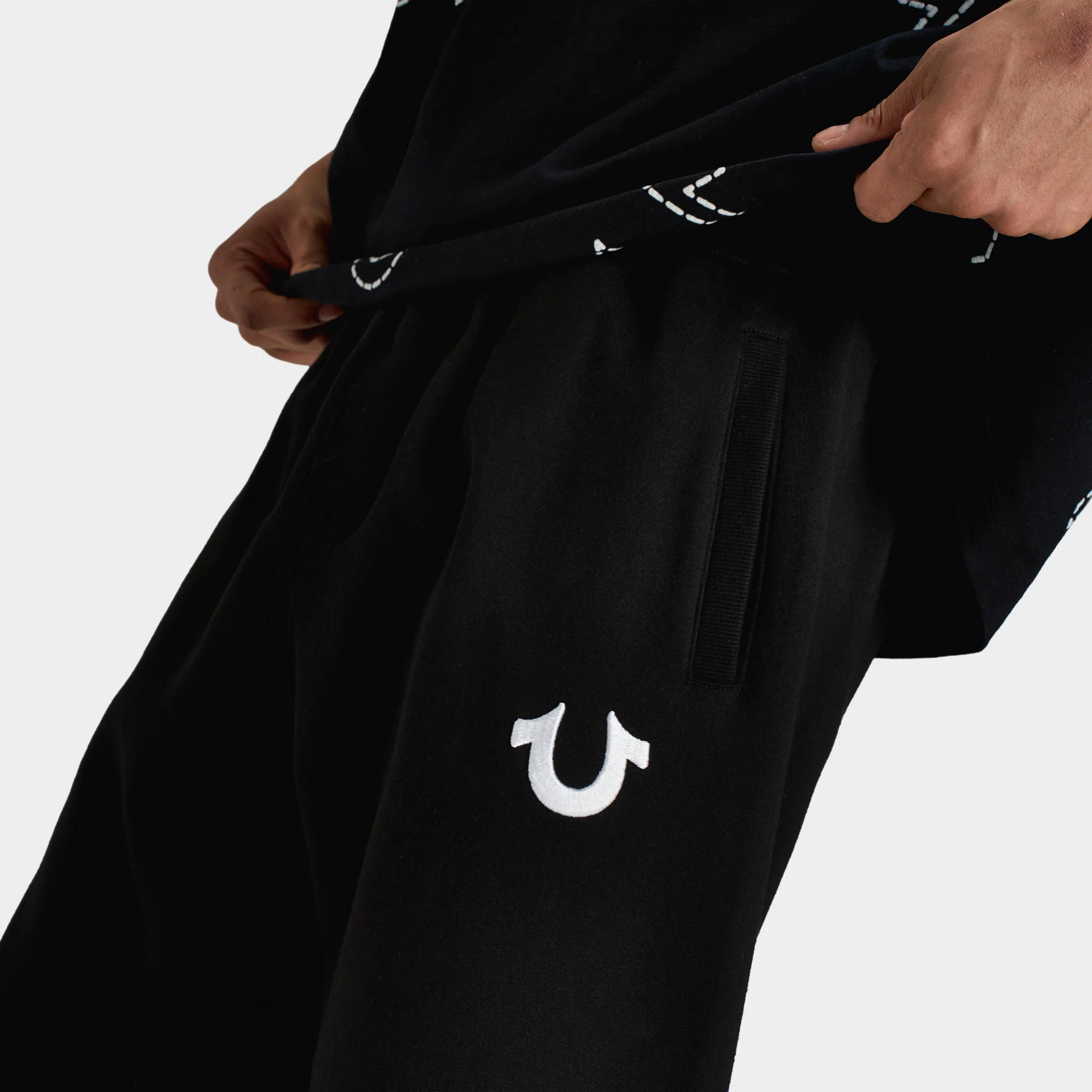 True Religion WAVY LOGO FLATLOCK SWEATS / Jet Black - Image 5